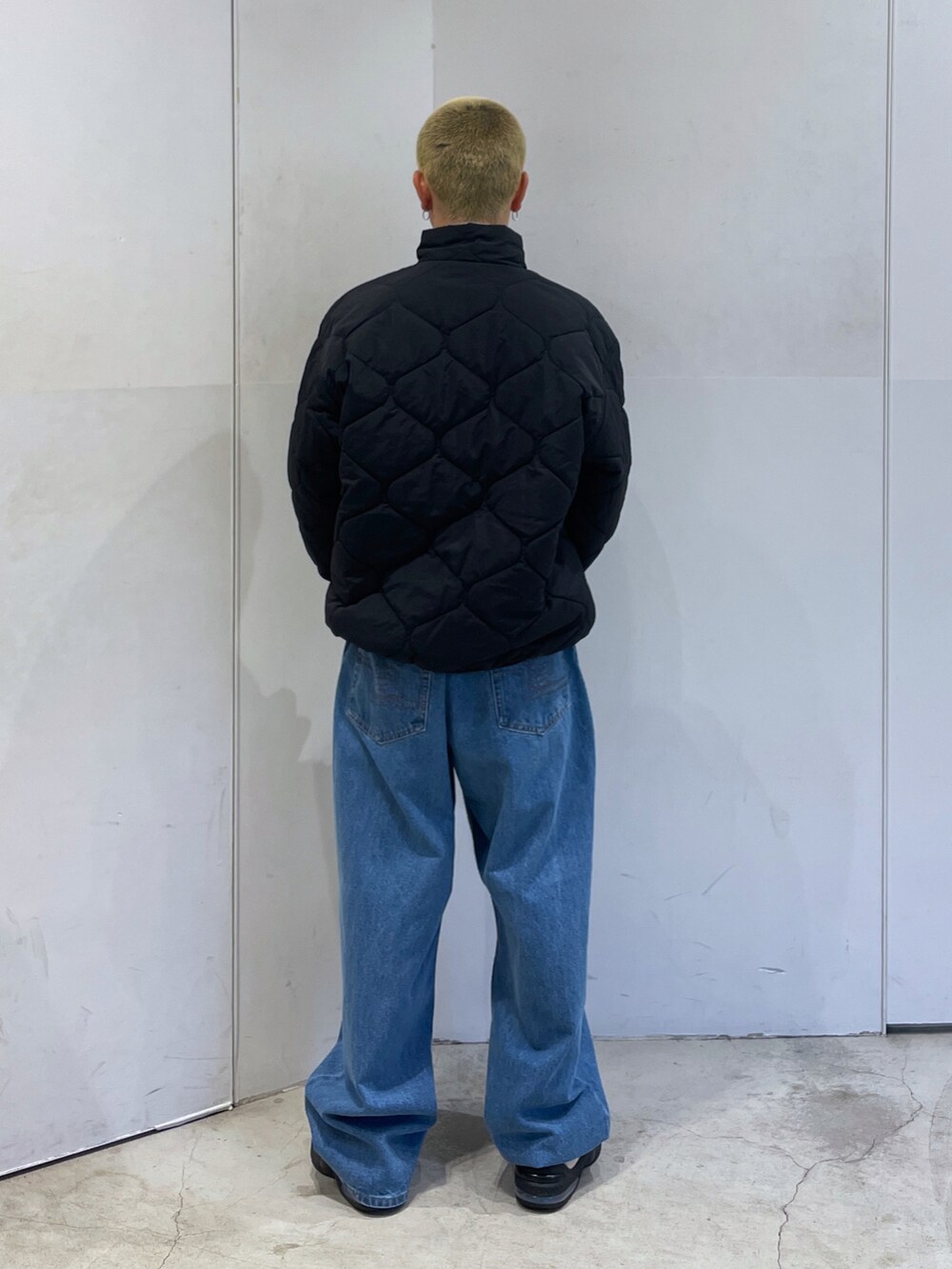 「カジュアルコーデ、秋コーデ、おしゃれさんと繋がりたい、メンズコーデ、ootd、ストリート、秋のコーデ、着回しコーデ、デニム、NIKE、メンズライク、XLARGE、xlarge、XLARGE原宿、xlargejp」｜「XLARGEのREVERSIBLE QUILTED JACKET（ブルゾン、ブラック系）」を使った、Xlarge_Willyさん（メンズ・165cm）の秋コーディネートの4枚目の写真