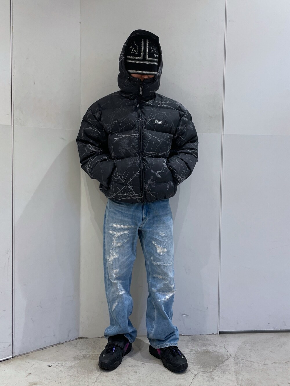「XLARGE、XLARGE®、ootd、outfit」｜「XLARGEのCROCHET BELL HAT（ハット、ブラック系）」を使った、Xlarge_Willyさん（メンズ・165cm）の冬コーディネートの2枚目の写真