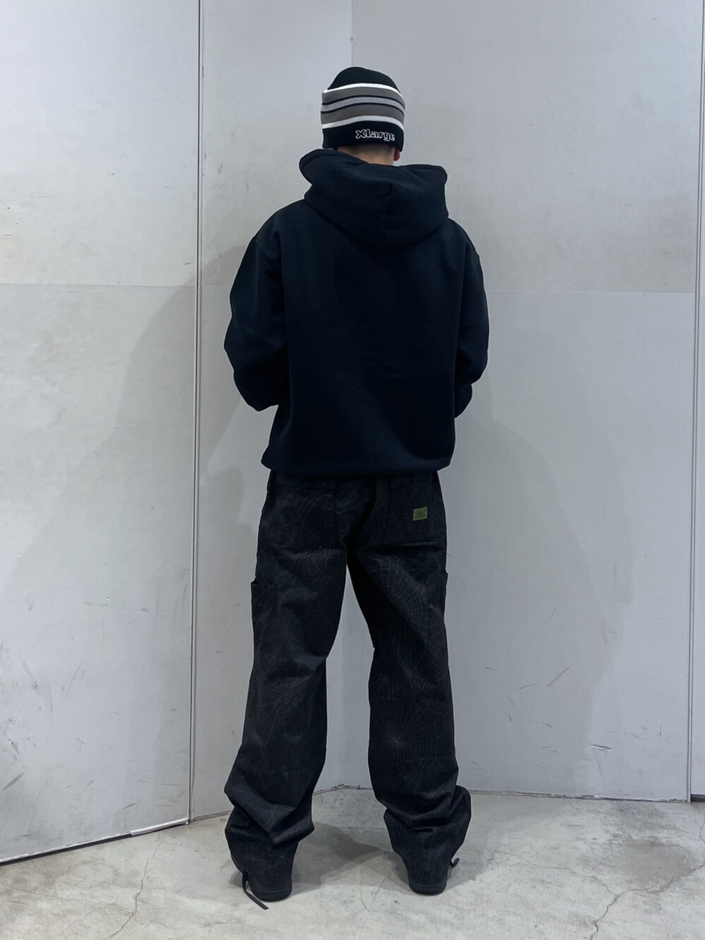 「XLARGEのSCRATCH LOGO STRIPED SINGLE BEANIE（ニットキャップ/ビーニー、ブラック系）」を使った、Xlarge_Willyさん（メンズ・165cm）の冬コーディネートの3枚目の写真