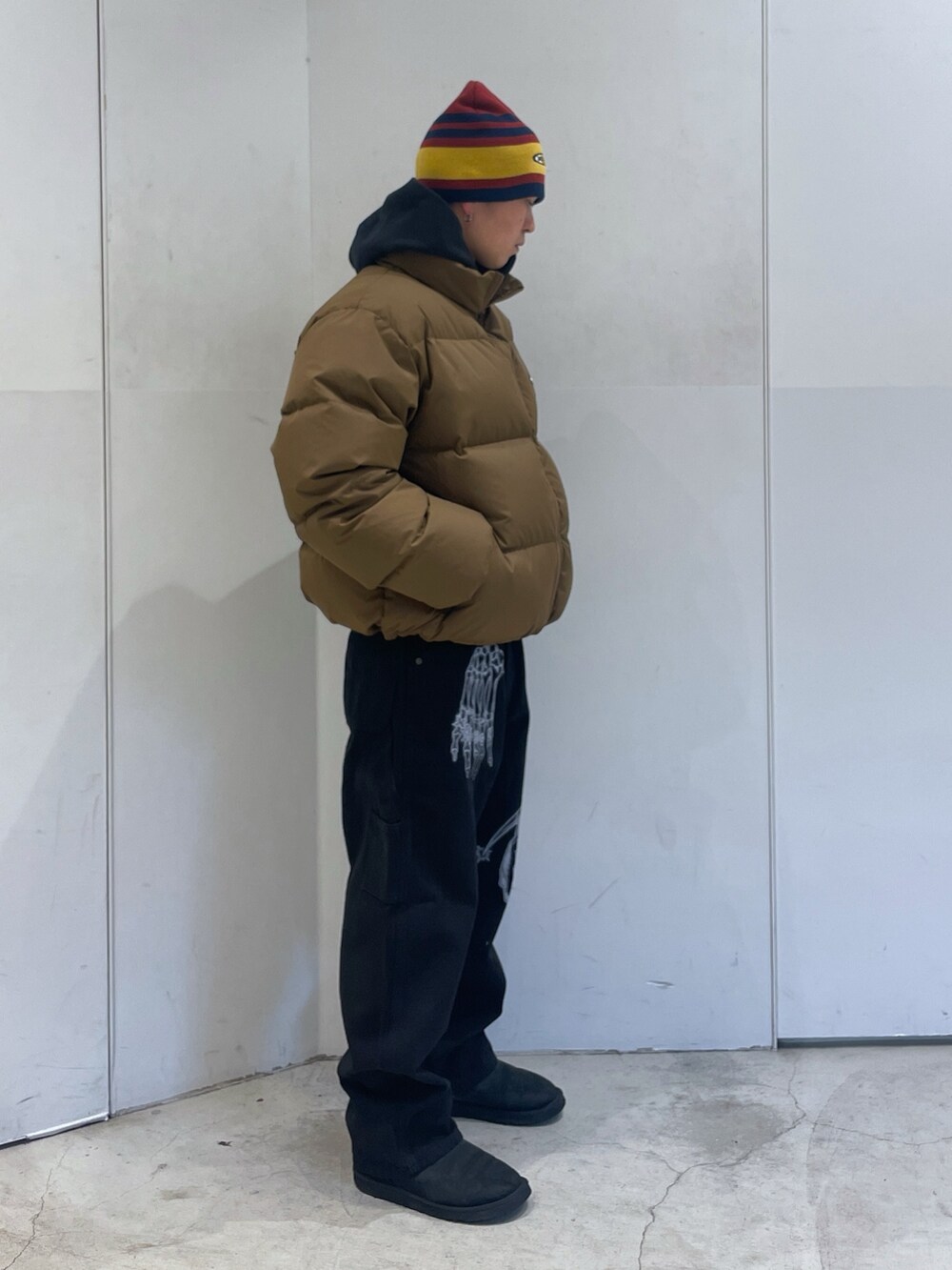 「XLARGE、XLARGE®、xlarge＿snap、ootd、outfit、ダウンジャケット」｜「XLARGEのLINED SINGLE BEANIE（ニットキャップ/ビーニー、レッド系）」を使った、Xlarge_Willyさん（メンズ・165cm）の秋コーディネートの2枚目の写真