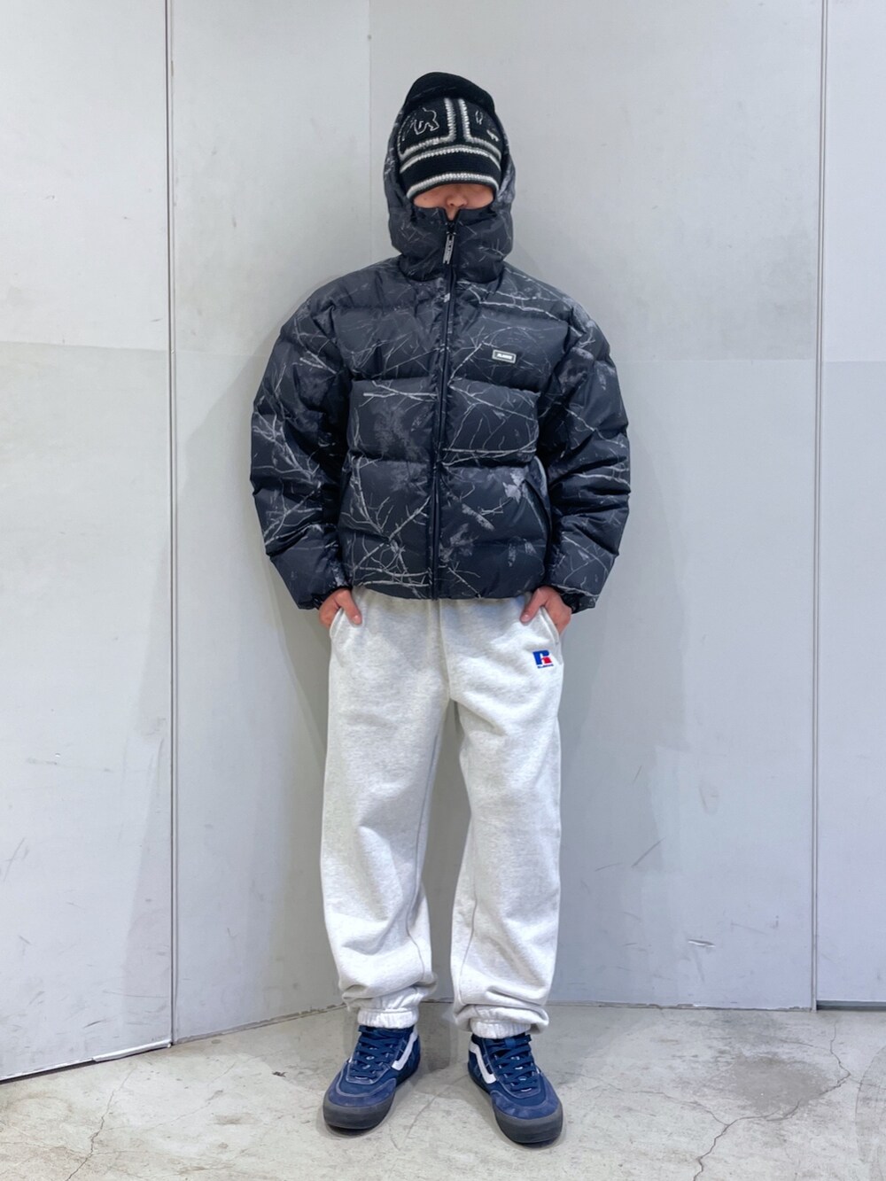 「XLARGE、XLARGE®、xlarge＿snap、xlarge、xlargejp」｜「XLARGEのCROCHET BELL HAT（ハット、ブラック系）」を使った、Xlarge_Willyさん（メンズ・165cm）の冬コーディネートの5枚目の写真