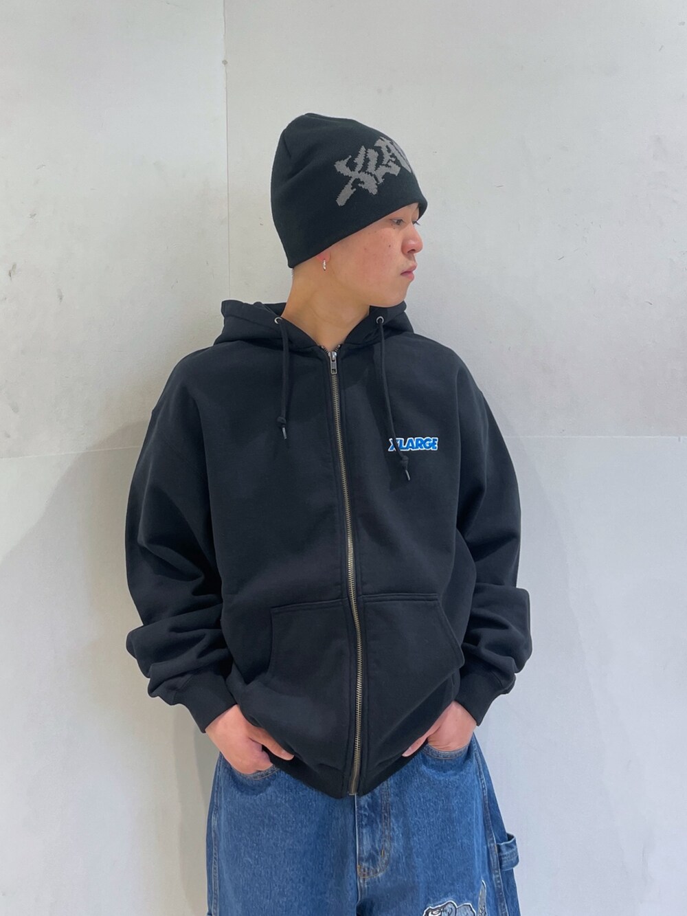 「XLARGE、XLARGE原宿」｜「XLARGEのGRAFFITI LOGO SINGLE BEANIE（ニットキャップ/ビーニー、ブラック系）」を使った、Xlarge_Willyさん（メンズ・165cm）の春コーディネートの5枚目の写真