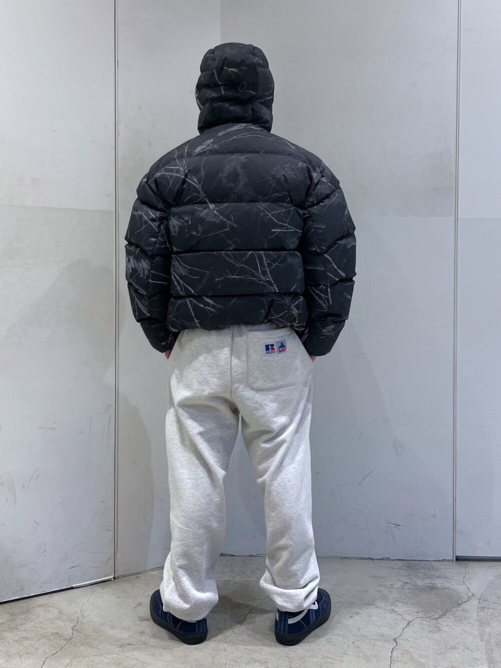 「XLARGE、XLARGE®、xlarge＿snap、xlarge、xlargejp」｜「XLARGEのCROCHET BELL HAT（ハット、ブラック系）」を使った、Xlarge_Willyさん（メンズ・165cm）の冬コーディネートの3枚目の写真