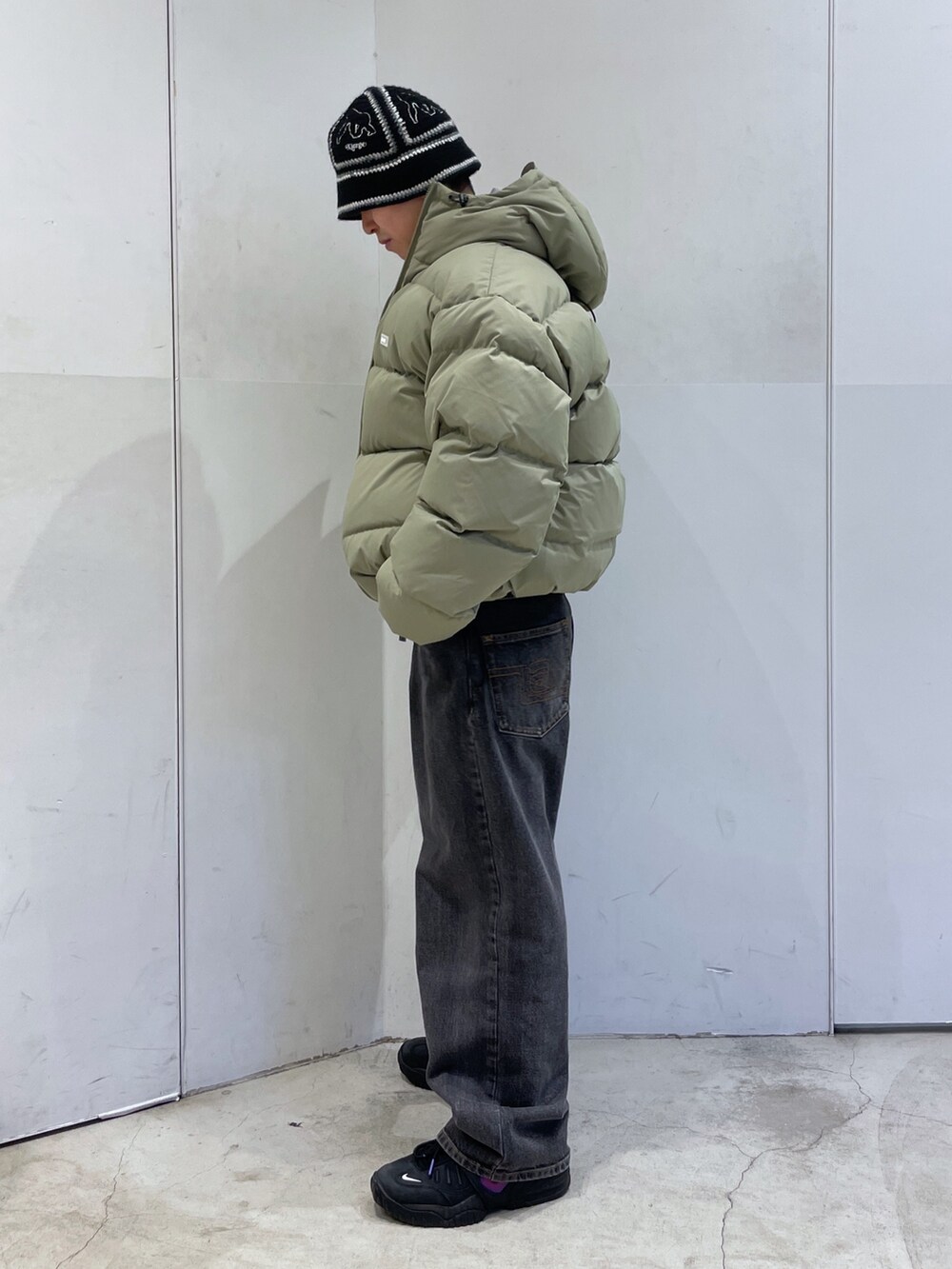 「XLARGE、XLARGE原宿、xlarge＿snap、xlargejp」｜「XLARGEのCROCHET BELL HAT（ハット、ブラック系）」を使った、Xlarge_Willyさん（メンズ・165cm）の冬コーディネートの5枚目の写真