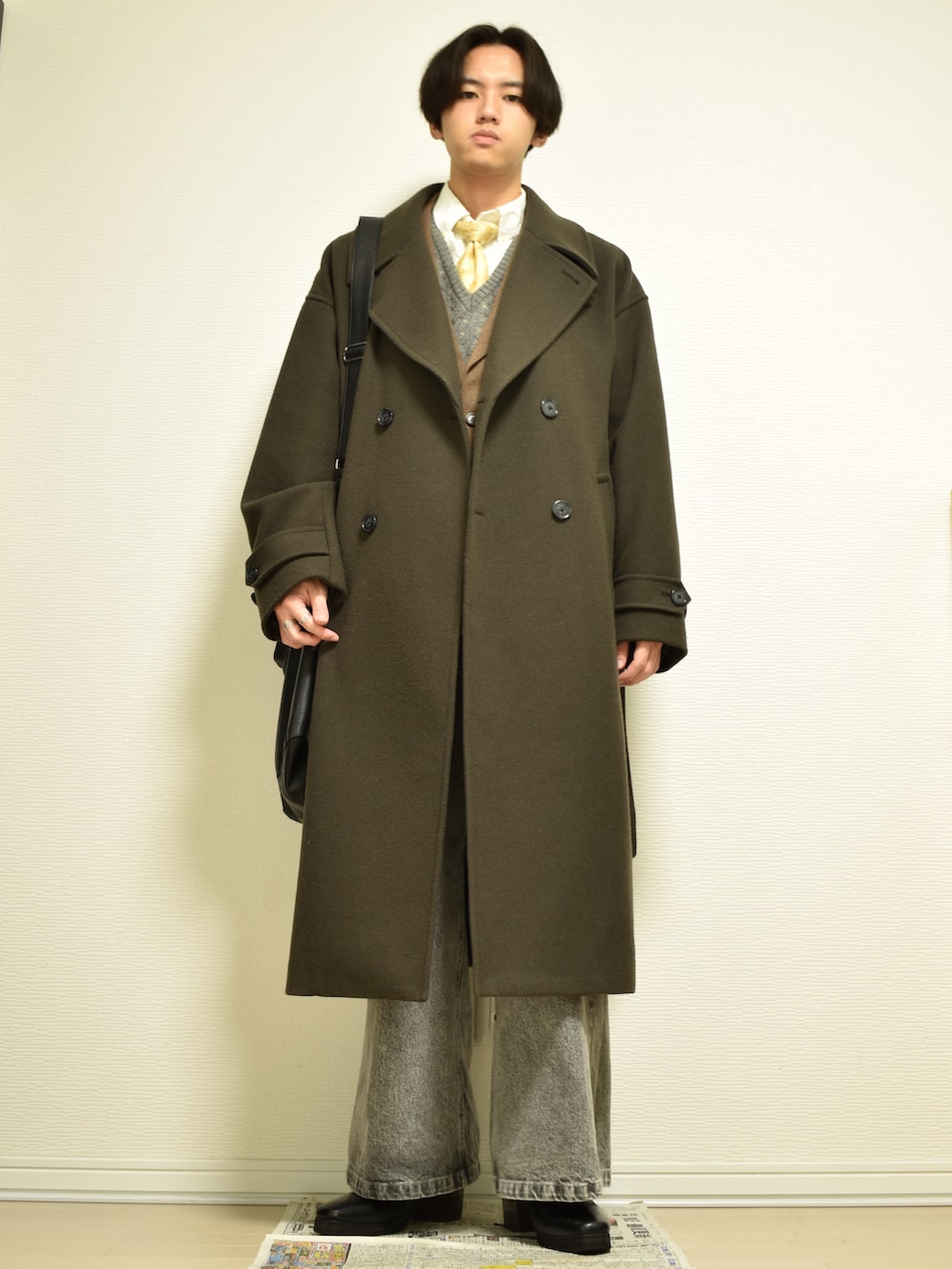 「ニット、ベスト、ブラウン、レザー、ブーツ、古着MIX、古着、お洒落さんとつながりたい、メンズファッション、ジャケット、秋冬コーデ、秋コーデ、デニム、ワイドパンツ、フレアパンツ」｜「CLELの【CLEL】Vintage Design Flare Denim Pants /ヴィンテージデザイン フレアデニムパンツ（デニムパンツ、グレー系）」を使った、KACCHAN   さん（メンズ・178cm）の秋コーディネートの5枚目の写真