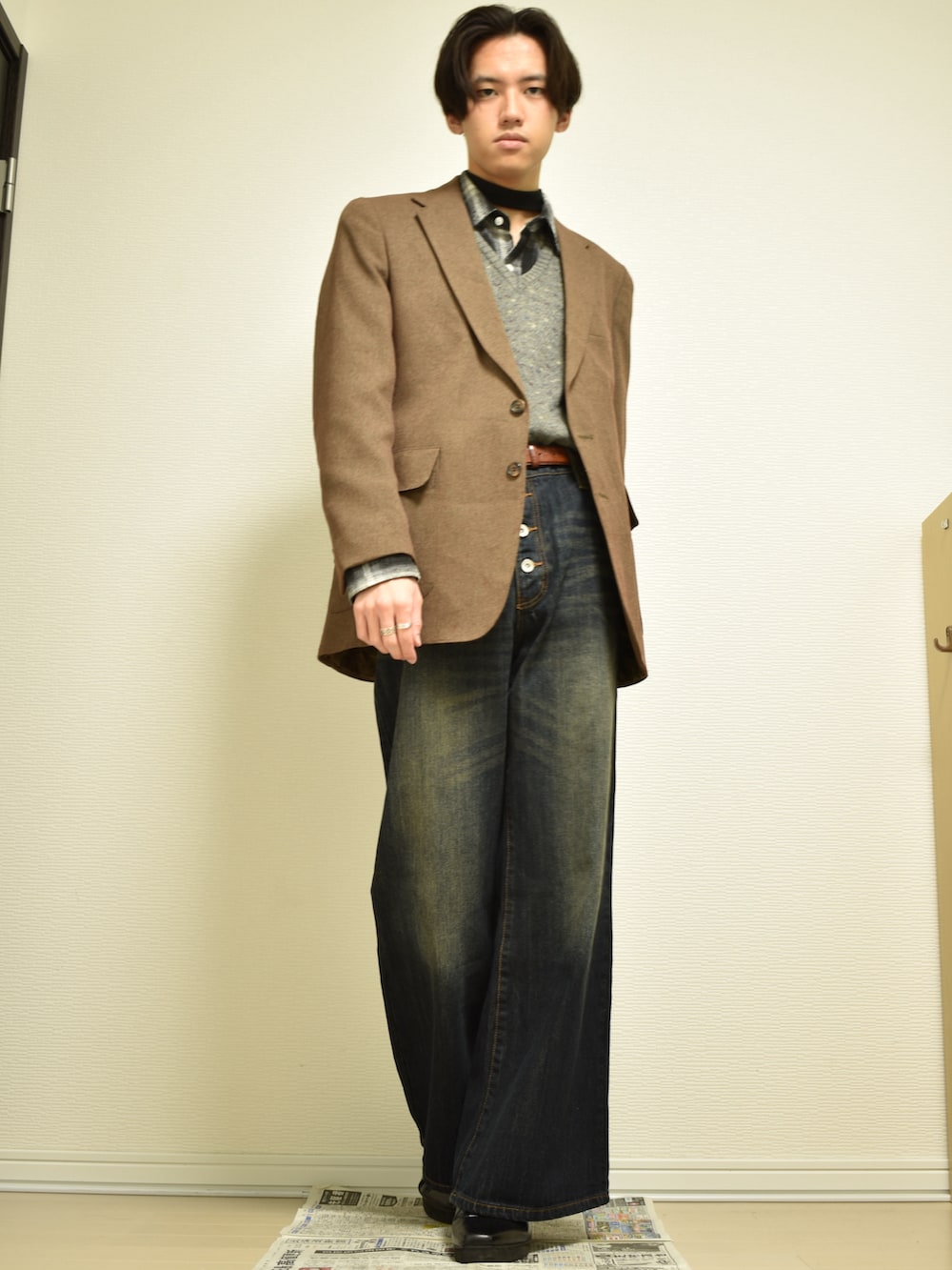 「ニット、ベスト、デニム、フレアパンツ、ワイドパンツ、レイヤードスタイル、古着MIX、古着、大人コーデ、きれいめカジュアル、秋コーデ、秋服、ジャケット、シャツスタイル、チェック」｜「usedのアイテム（テーラードジャケット、ブラウン系）」を使った、KACCHAN   さん（メンズ・178cm）の秋コーディネートの4枚目の写真