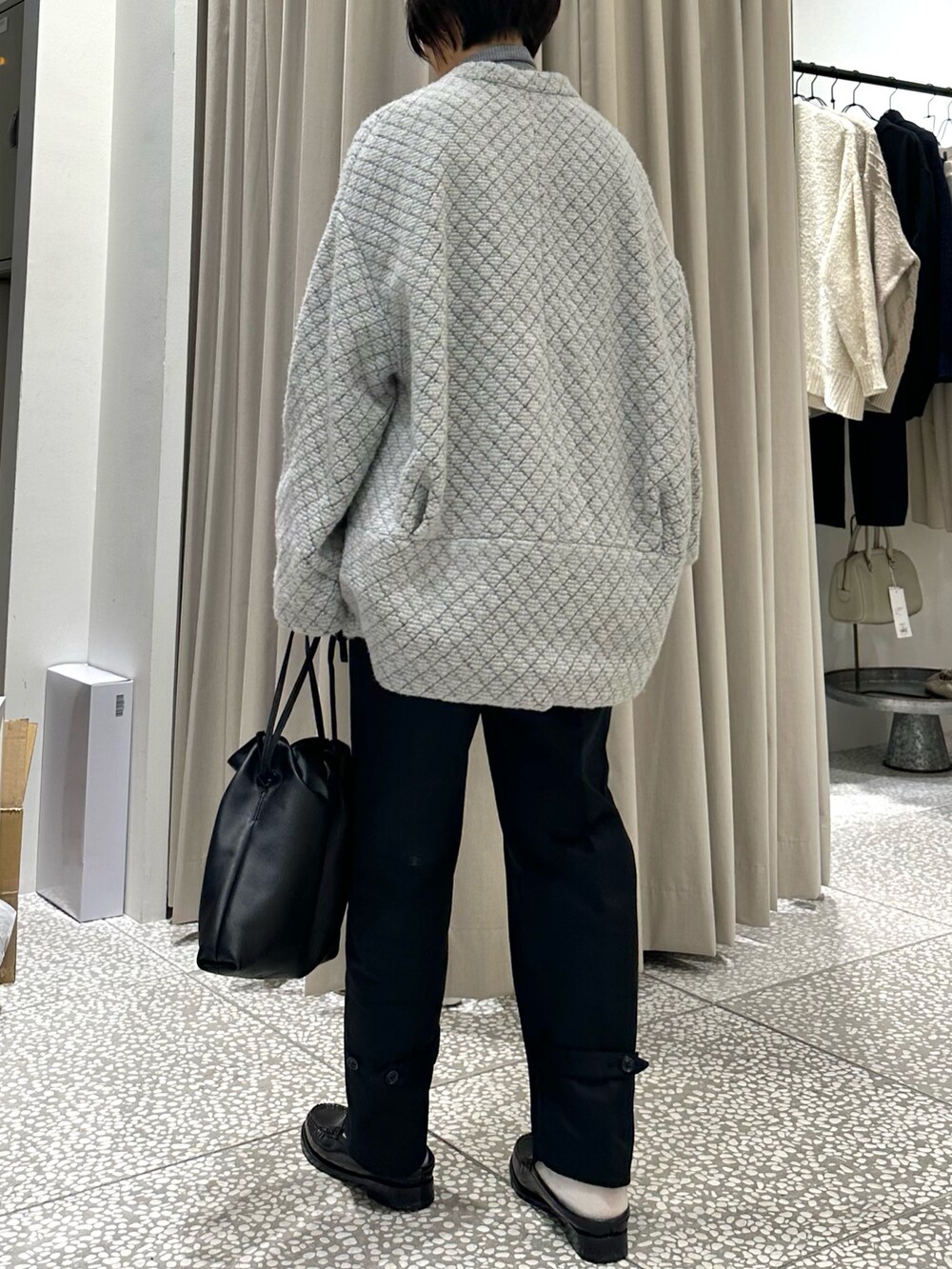 「collexのピュアウールリブタートルニット（ニット/セーター、グレー系）」を使った、yukariさん（レディース・159cm）の冬コーディネートの5枚目の写真