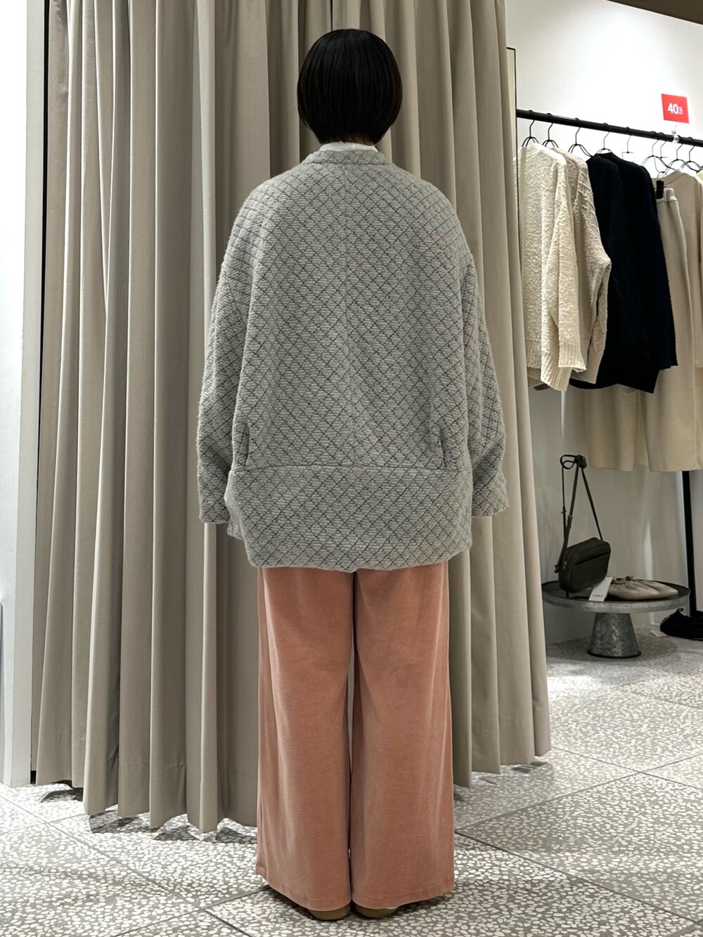 「collexのキルティングニットジャケット（その他アウター、グレー系）」を使った、yukariさん（レディース・159cm）の冬コーディネートの3枚目の写真