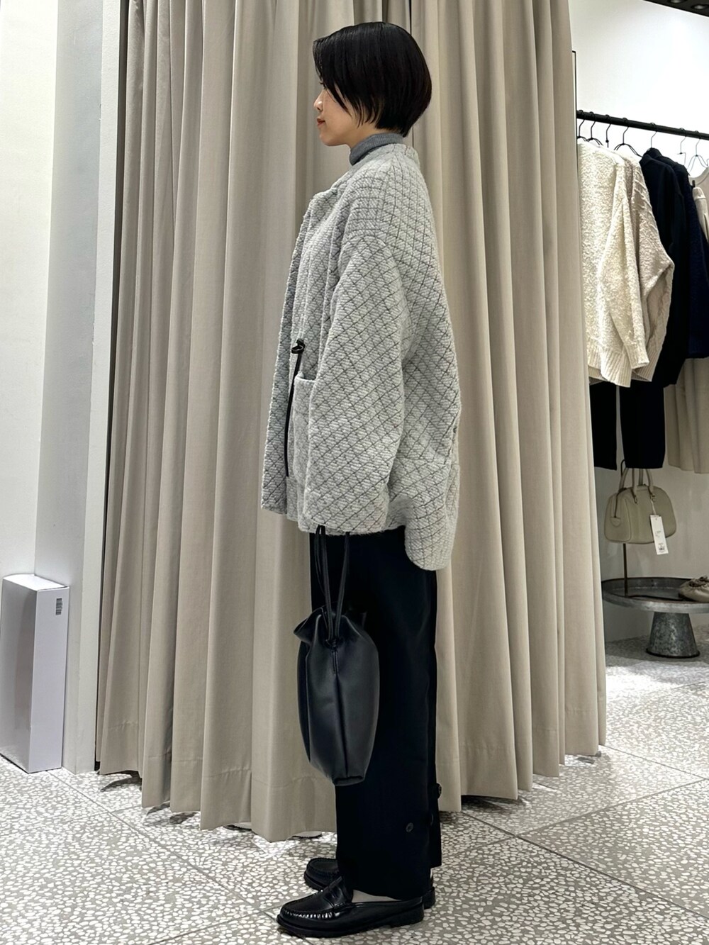 「collexのピュアウールリブタートルニット（ニット/セーター、グレー系）」を使った、yukariさん（レディース・159cm）の冬コーディネートの2枚目の写真