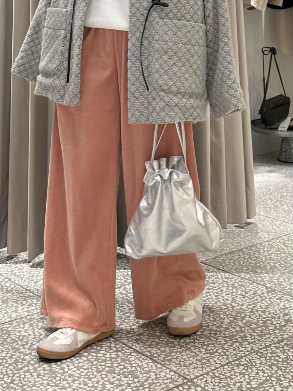 「collexのキルティングニットジャケット（その他アウター、グレー系）」を使った、yukariさん（レディース・159cm）の冬コーディネートの6枚目の写真