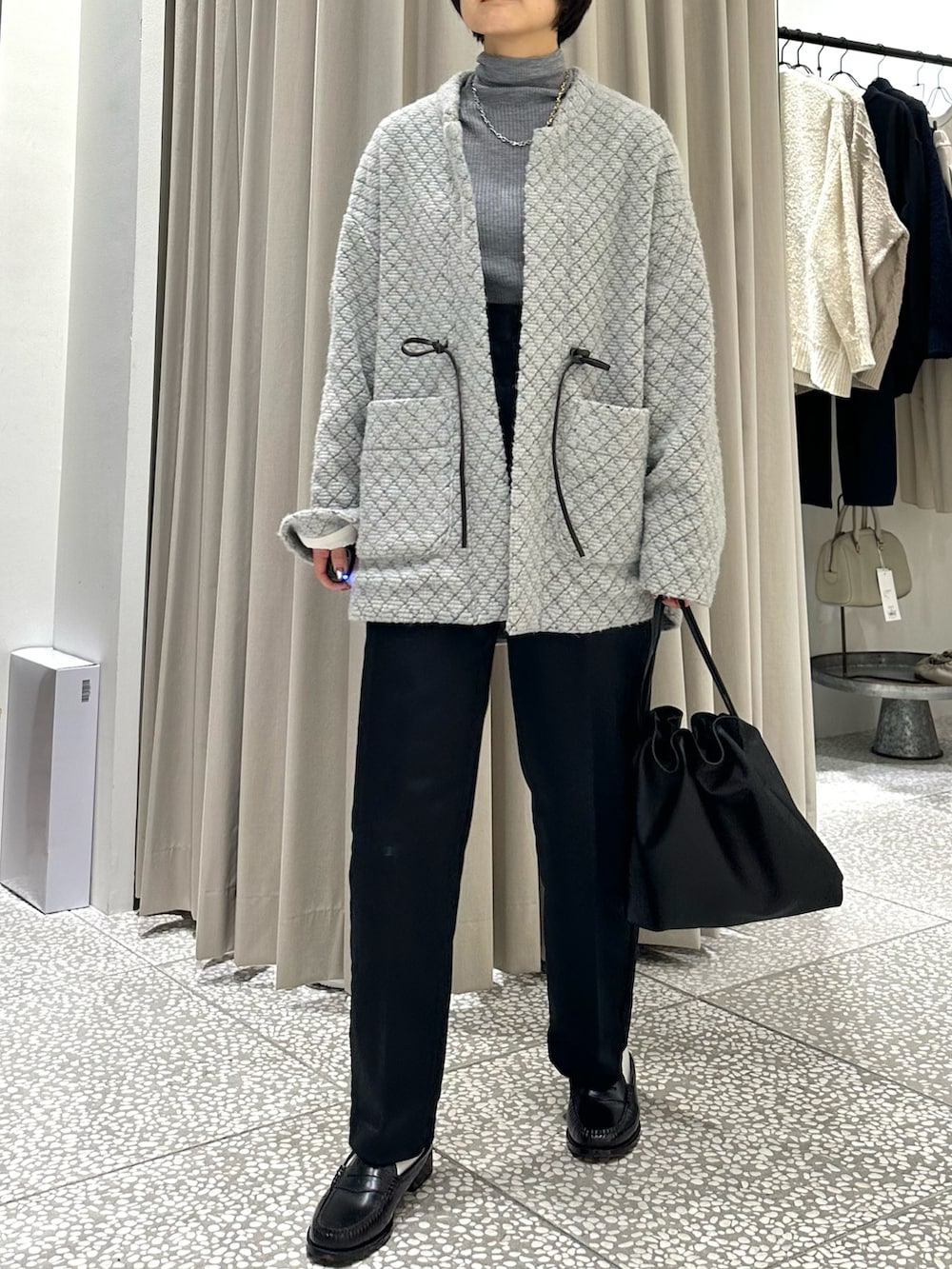 「collexのピュアウールリブタートルニット（ニット/セーター、グレー系）」を使った、yukariさん（レディース・159cm）の冬コーディネートの4枚目の写真