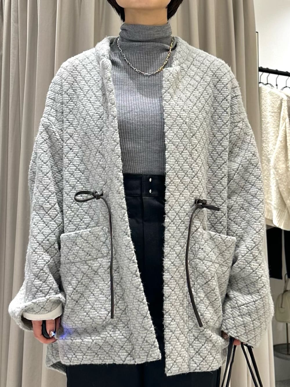 「collexのピュアウールリブタートルニット（ニット/セーター、グレー系）」を使った、yukariさん（レディース・159cm）の冬コーディネートの6枚目の写真
