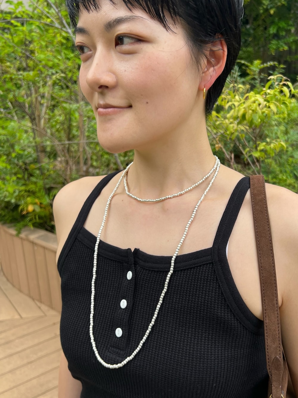 「夏コーデ、オトナ女子、お出かけコーデ、パンツスタイル、デニム、イエベ、高身長女子、キャミソール」｜「FRUIT OF THE LOOMの【FRUIT OF THE LOOM】サーマルキャミソール / ワッフル / コットン / レディース（キャミソール、ブラック系）」を使った、minaさん（レディース・170cm）の夏コーディネートの4枚目の写真