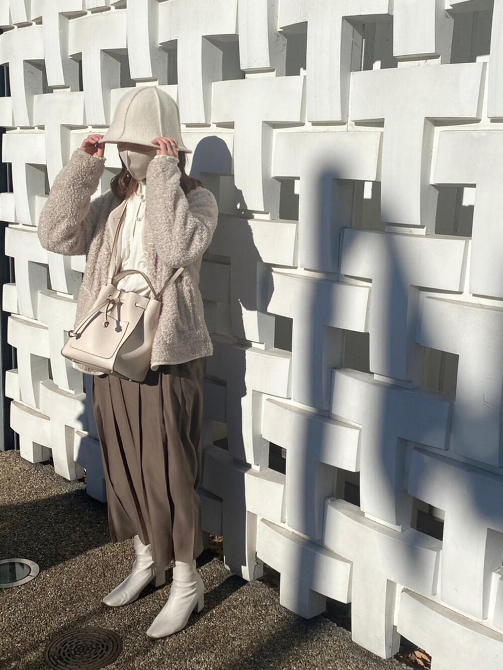 「私の推しブランド、休日コーデ、ゆるコーデ、低身長、淡色コーデ、ベージュ、プチプラ、バケットハット、プリーツスカート、もこもこ」｜「POU DOU DOUのパネルバケットハット（ハット、ホワイト系）」を使った、ᴴᵃᵣᵤ𓍯さん（レディース・157cm）の冬コーディネートの2枚目の写真