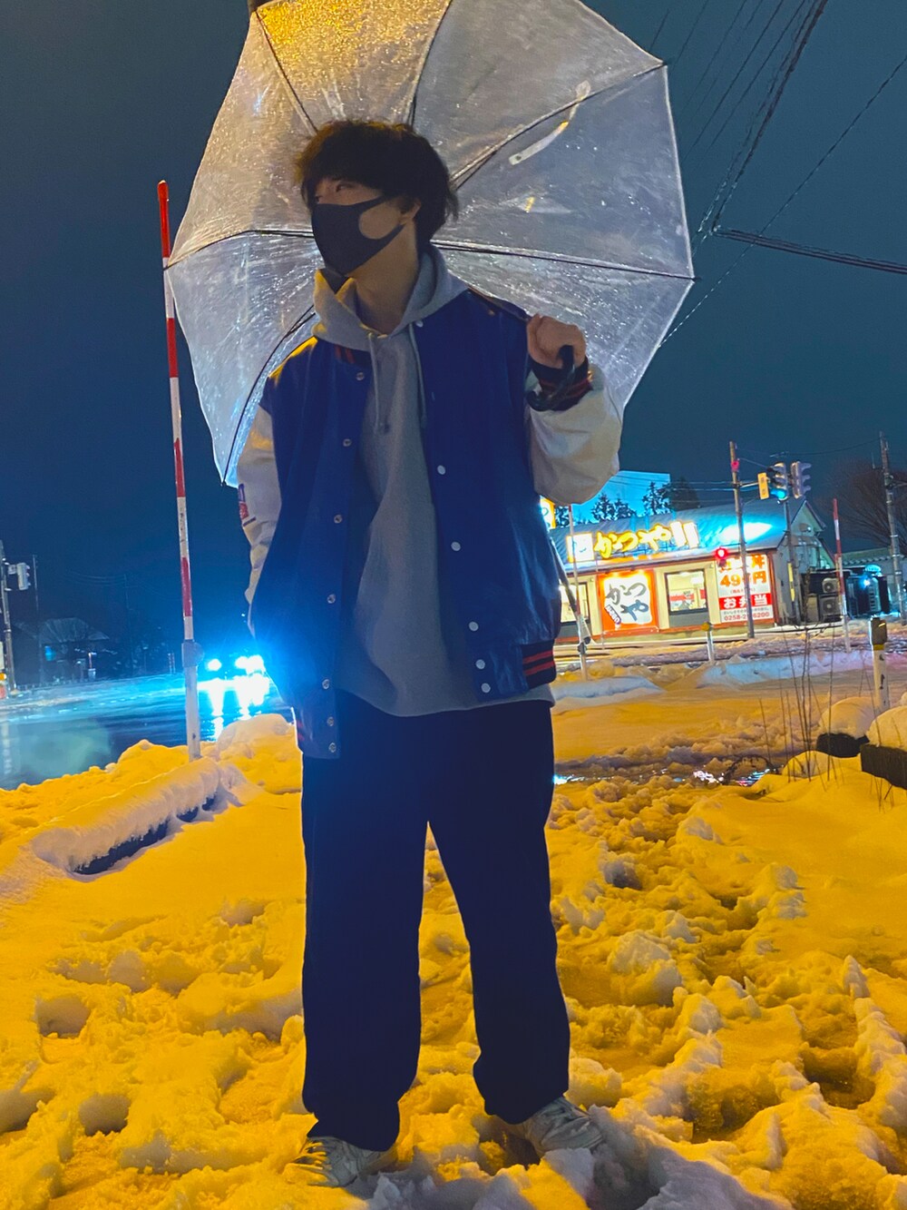 「スタジャン、休日スタイル、冬、おしゃれさんと繋がりたい、クリスマスに着たい服、きれいめカジュアル、古着」｜「GUのアイテム（パーカー、グレー系）」を使った、kokutoosyokupannさん（メンズ・175cm）の冬コーディネートの2枚目の写真