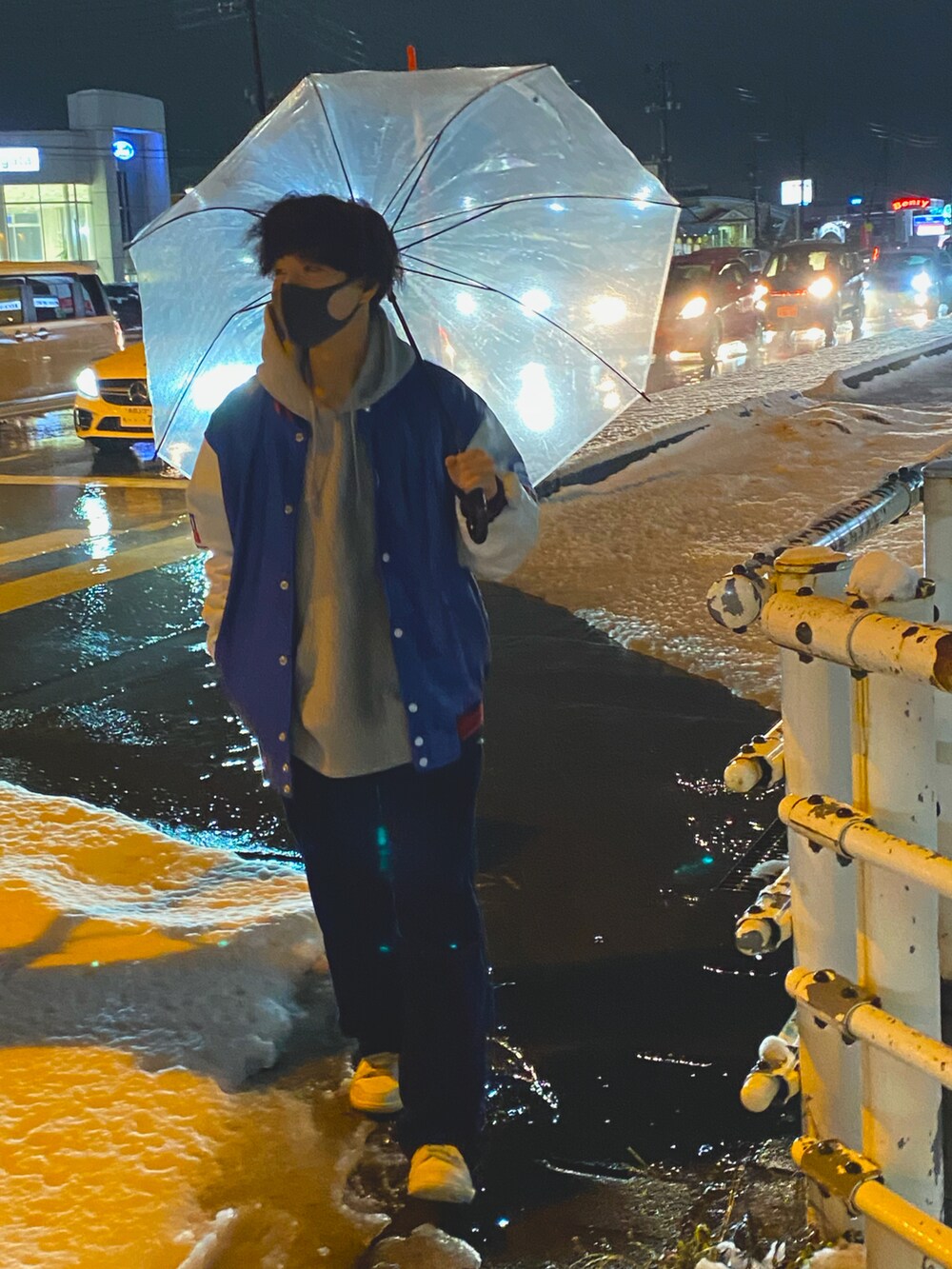 「スタジャン、休日スタイル、冬、おしゃれさんと繋がりたい、クリスマスに着たい服、きれいめカジュアル、古着」｜「GUのアイテム（パーカー、グレー系）」を使った、kokutoosyokupannさん（メンズ・175cm）の冬コーディネートの3枚目の写真