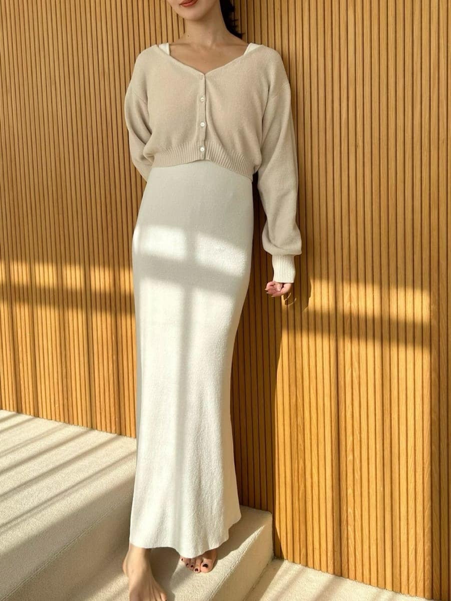 ブラック系のシュシュ、ホワイト系のルームウェア/パジャマを着用したレディースの冬コーディネートの4枚目の写真