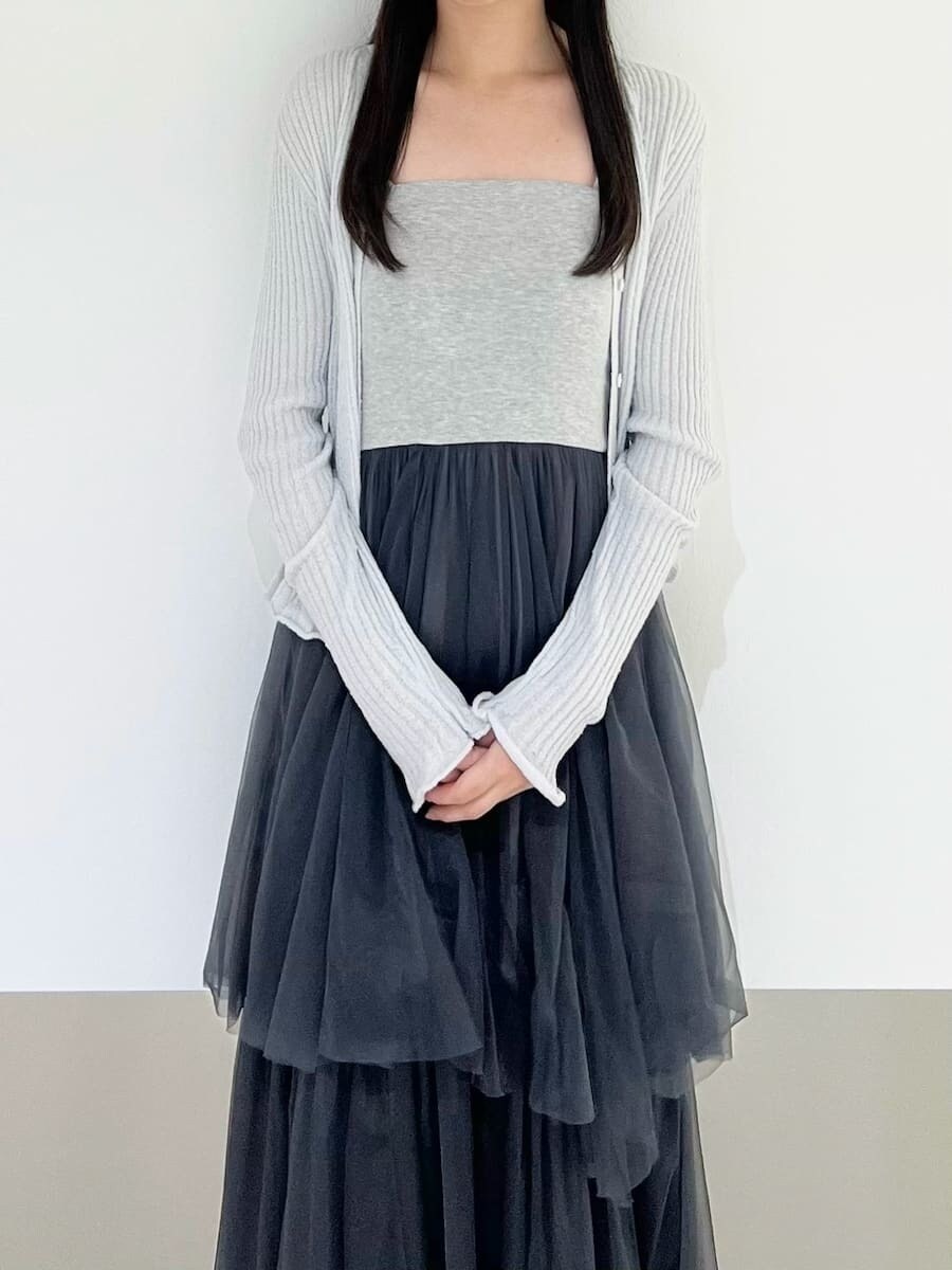 ブルー系のルームウェア/パジャマ、グレー系のルームウェア/パジャマを着用したレディースの夏コーディネートの10枚目の写真