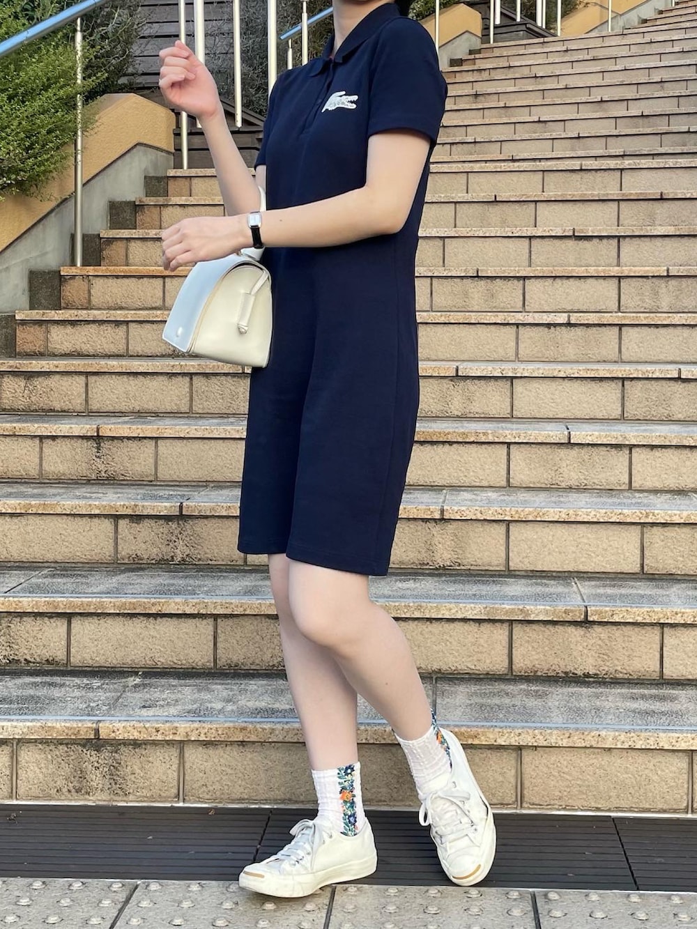 「LACOSTE、ootd、ポロシャツワンピース、低身長、ポロシャツ、きれいめカジュアル、大人カジュアル」｜「LACOSTEのアイテム（ワンピース、ブルー系）」を使った、tororoさん（レディース・155cm）の夏コーディネートの3枚目の写真