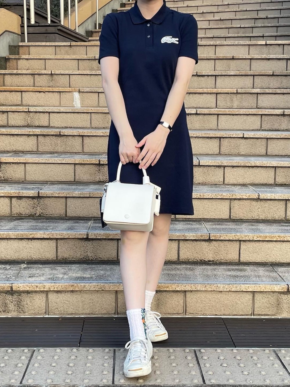 「LACOSTE、ootd、ポロシャツワンピース、低身長、ポロシャツ、きれいめカジュアル、大人カジュアル」｜「LACOSTEのアイテム（ワンピース、ブルー系）」を使った、tororoさん（レディース・155cm）の夏コーディネートの2枚目の写真