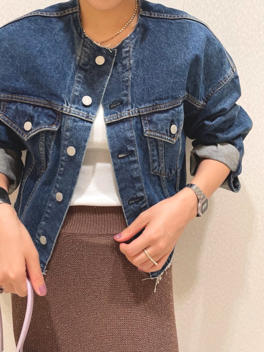 「カジュアル、ゆるコーデ、オトナカジュアル、秋服準備はじめました、高身長女子、デニム、デニムジャケット、ニットスカート、スカート、コンバース、チャックテイラー」｜「CONVERSEのアイテム（スニーカー、パープル系）」を使った、YAMAGATA_172cmさん（レディース・172cm）の夏コーディネートの2枚目の写真