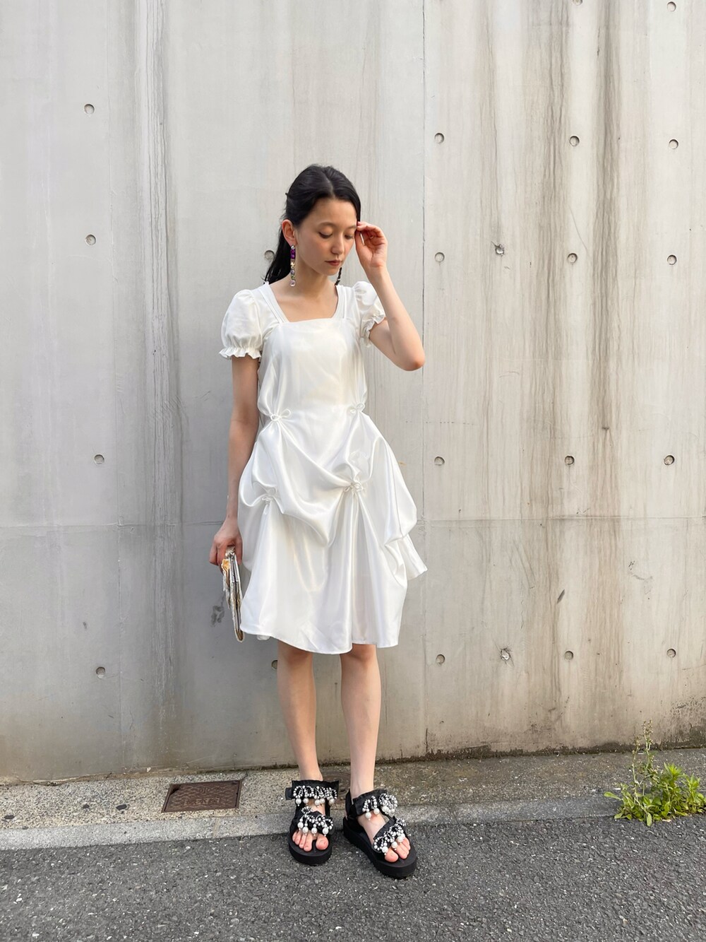 「LA POMMEのアイテム（サンダル、ブラック系）」を使った、lapommepetit_staffさん（レディース・160cm）の夏コーディネートの4枚目の写真