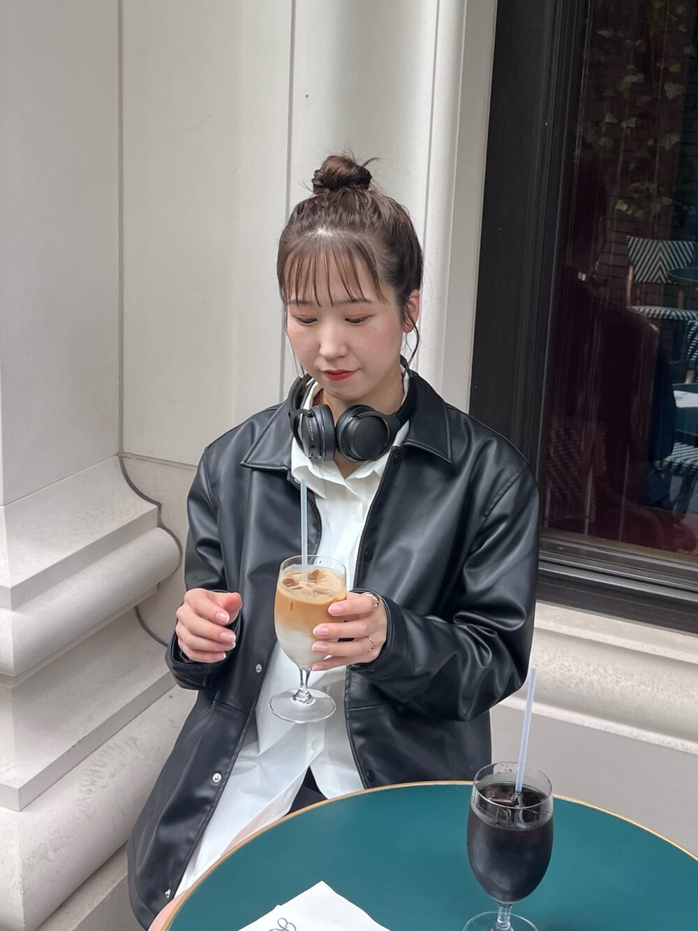 「ファッションを楽しもう、カジュアルコーデ、お出かけコーデ、秋服コーデ、秋冬コーデ、骨格ウェーブ、レザージャケット、シャツスタイル、ローファー、モノトーンコーデ、ブラックコーデ、ZARA、CHARLES＆KEITH、おしゃれさんと繋がりたい、レザー」｜「ZARAのアイテム（ジャケット/アウター、ブラック系）」を使った、sasaminさん（骨格ウェーブ・レディース・170cm）の秋コーディネートの4枚目の写真