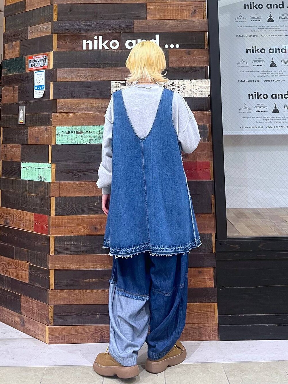 「個性派、メンズライク、高身長」｜「niko and...の【NKJ 2025SS】2WAY DENIM DRESS（ドレス、ブルー系）」を使った、ちーちさん（レディース・165cm）の冬コーディネートの4枚目の写真