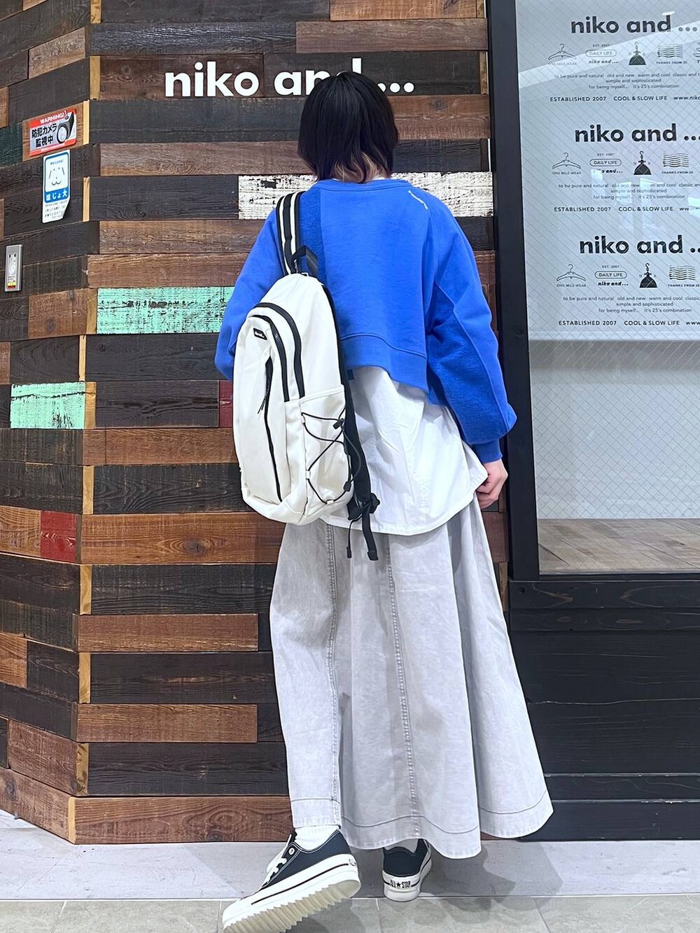 「高身長、個性派、メンズライク」｜「niko and...のオリジナル8ポケットデイパック　20L（バックパック/リュック、ホワイト系）」を使った、ちーちさん（レディース・165cm）の冬コーディネートの2枚目の写真