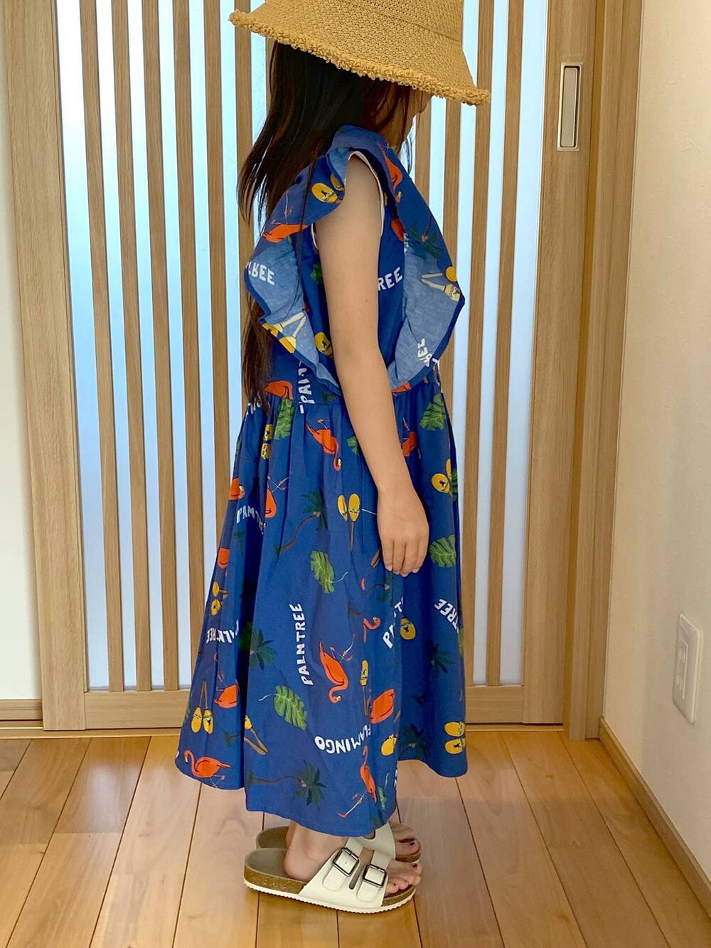 「休日コーデ、BAYFLOW、ワンピース、ベイフロー_キッズ、旅行、キッズ服、キッズ」｜「BAYFLOWの[ポケット付き☆]リゾート柄ワンピース(KIDS)（ワンピース、ブルー系）」を使った、しいぽ。さん（キッズ・104cm）の春コーディネートの2枚目の写真
