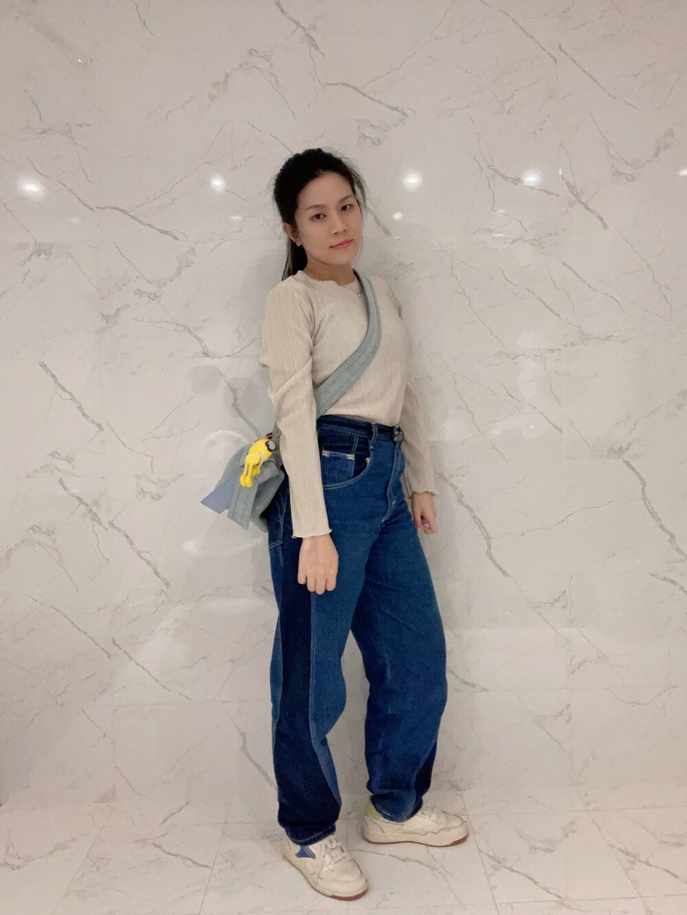 「LEVI’S RED、AcneStudios、denim、casual」｜「Levi's REDのアイテム（デニムパンツ、ブルー系）」を使った、loofahさん（レディース・158cm）の冬コーディネートの3枚目の写真