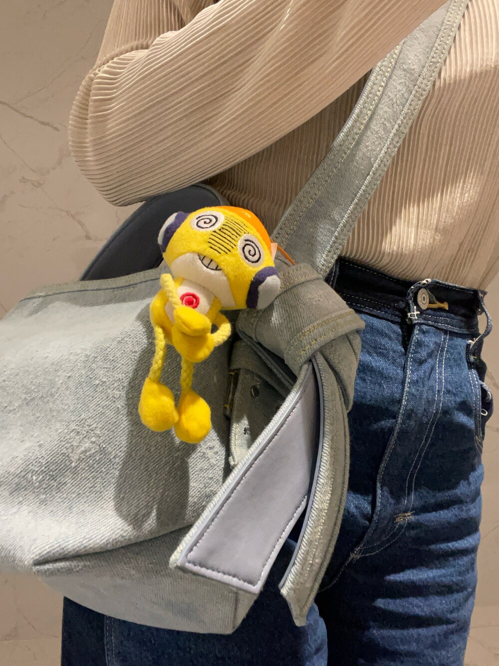 「LEVI’S RED、AcneStudios、denim、casual」｜「Levi's REDのアイテム（デニムパンツ、ブルー系）」を使った、loofahさん（レディース・158cm）の冬コーディネートの4枚目の写真