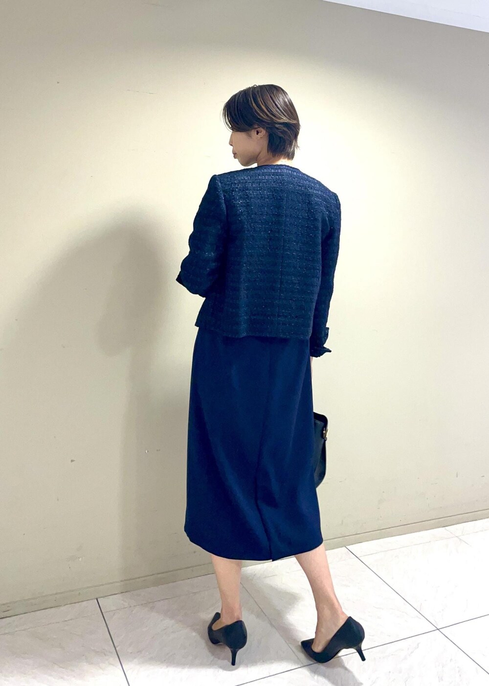 「マザー、ジャケット、セットアップ、ノーカラー、ツイード、ワンピース、パンプス、ROPÉ、通勤バッグ、セレモニー、オケージョン、スーツ、23AW秋の新作、スタイルアップ、洗える」｜「ROPE'のVカットポインテッドパンプス（パンプス、ブラック系）」を使った、yukiさん（レディース・160cm）の秋コーディネートの3枚目の写真