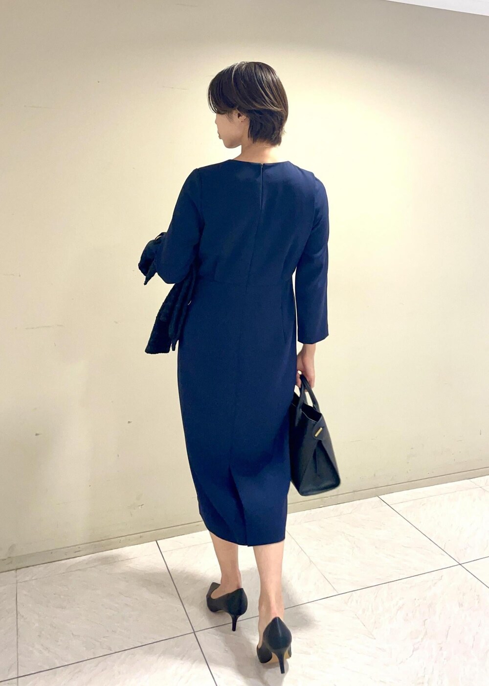 「マザー、ジャケット、セットアップ、ノーカラー、ツイード、ワンピース、パンプス、ROPÉ、通勤バッグ、セレモニー、オケージョン、スーツ、23AW秋の新作、スタイルアップ、洗える」｜「ROPE'のVカットポインテッドパンプス（パンプス、ブラック系）」を使った、yukiさん（レディース・160cm）の秋コーディネートの6枚目の写真