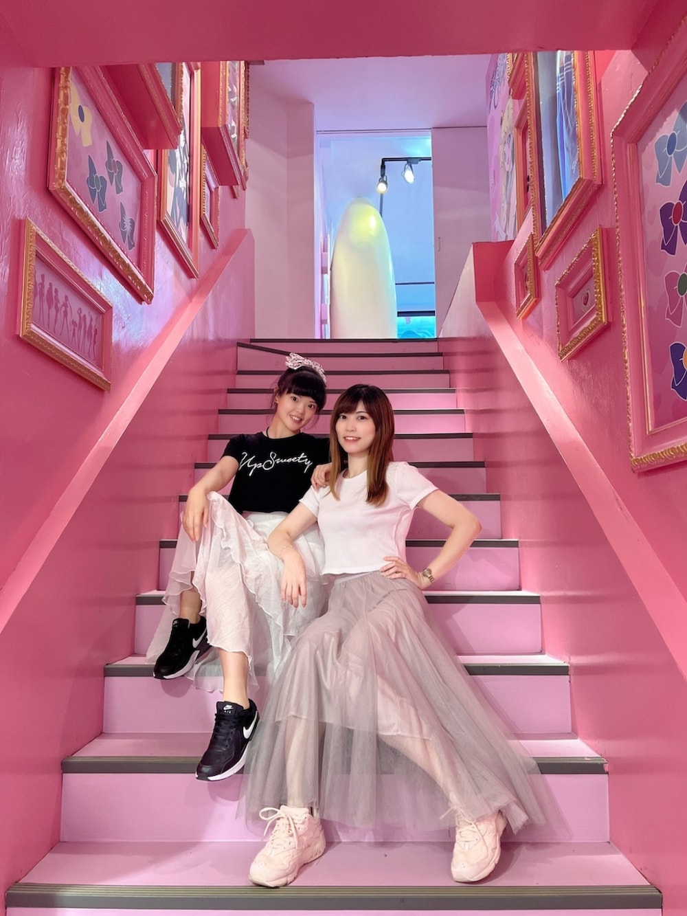 「ootd、夏、球鞋、休閒、可愛い、紗裙、蛋糕裙、白、蝴蝶結」｜「UNDER PEACEのアイテム（Tシャツ/カットソー、ブラック系）」を使った、0sarsh0さん（レディース・158cm）の春コーディネートの3枚目の写真