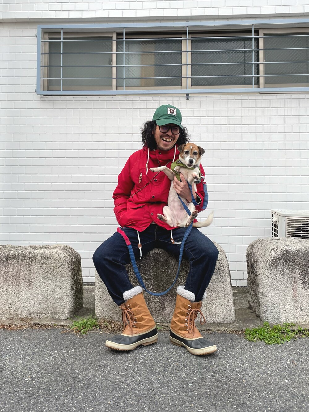 「カジュアルコーデ、アメカジ、#マウンテンパーカー、赤いジャケット」｜「JOHN'S CLOSETの【HALHAM】マウンテンパーカー（マウンテンパーカー、レッド系）」を使った、ジュニアさん（メンズ・179cm）の冬コーディネートの3枚目の写真