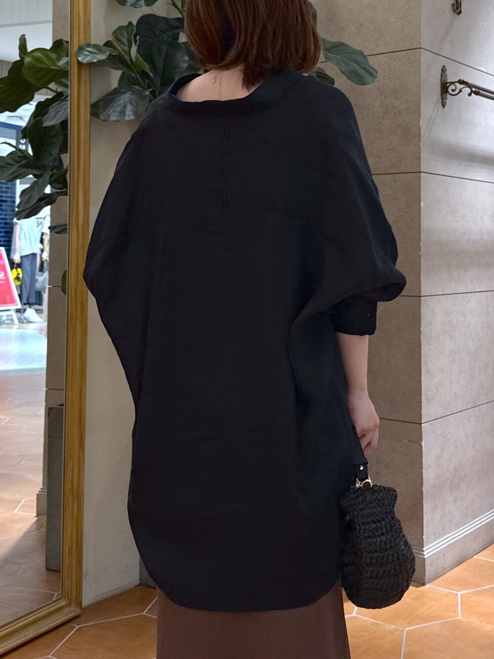 「夏ルックで気分アップ、休日スタイル、厚底サンダル、シンプルコーデ、きれいめカジュアル、夏コーデ、マーメイドスカート、サンダル、お出かけコーデ、大人かわいい、キレイめ、レディースファッション、夏物、夏服コーデ、低身長女子」｜「RIVE DROITEの【R.good(アールドットグッド)】レイヤードワントップネックレス（ネックレス、シルバー系）」を使った、TOMOさん（骨格ナチュラル・レディース・152cm）の夏コーディネートの6枚目の写真