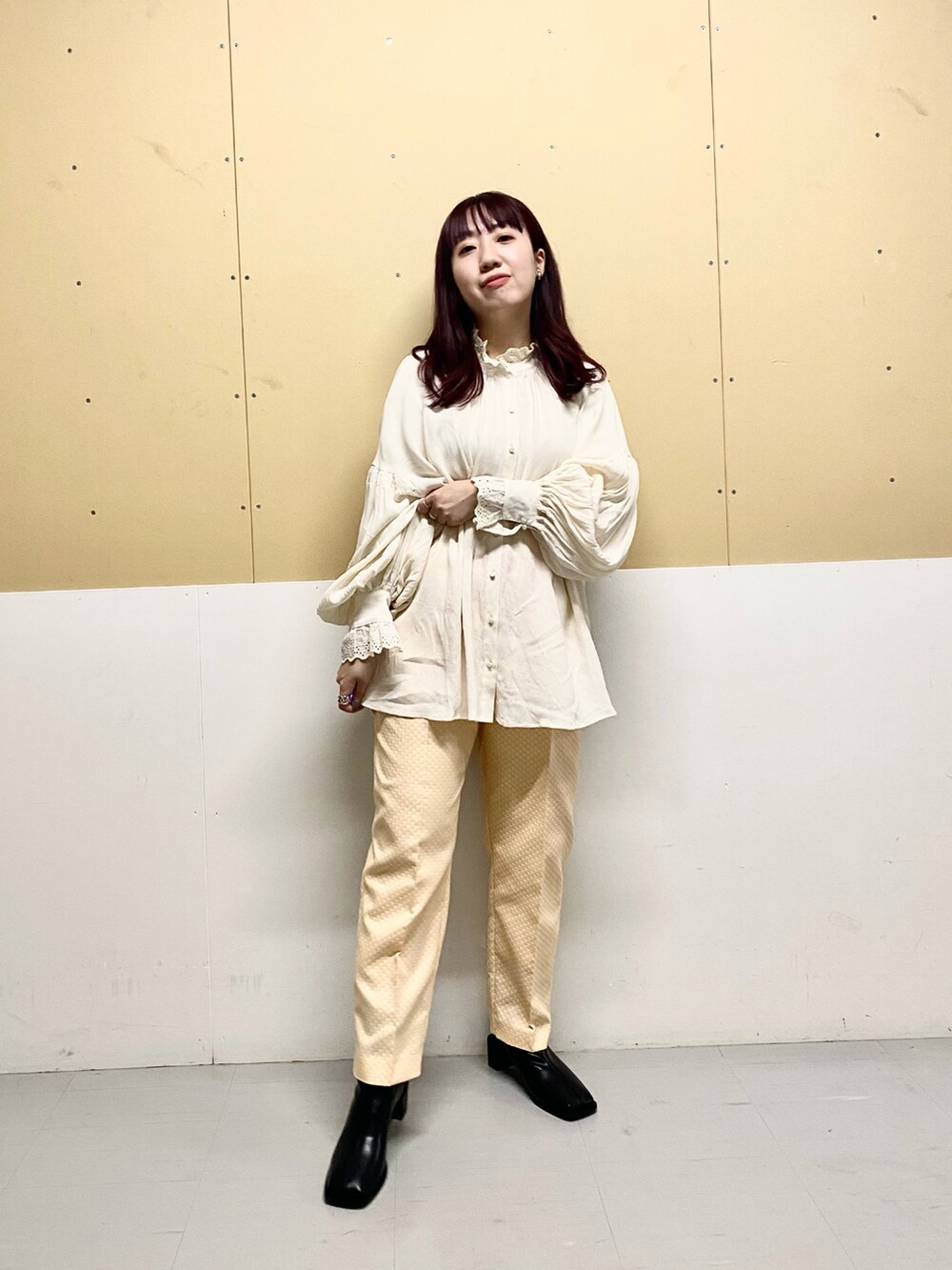 「私の推しブランド、KBF、SMELLY、PHILIPPE AUDIBERT、春コーデ、オレンジ、テーパードパンツ、ブラウス、レイヤードスタイル、ショートブーツ、春カラー、低身長、大人カジュアル、大人ガーリー、フリル」|「KBFのアイテム(パンツ、オレンジ系)」を使った、ひーさんさん(レディース・154cm)の冬コーディネートの3枚目の写真