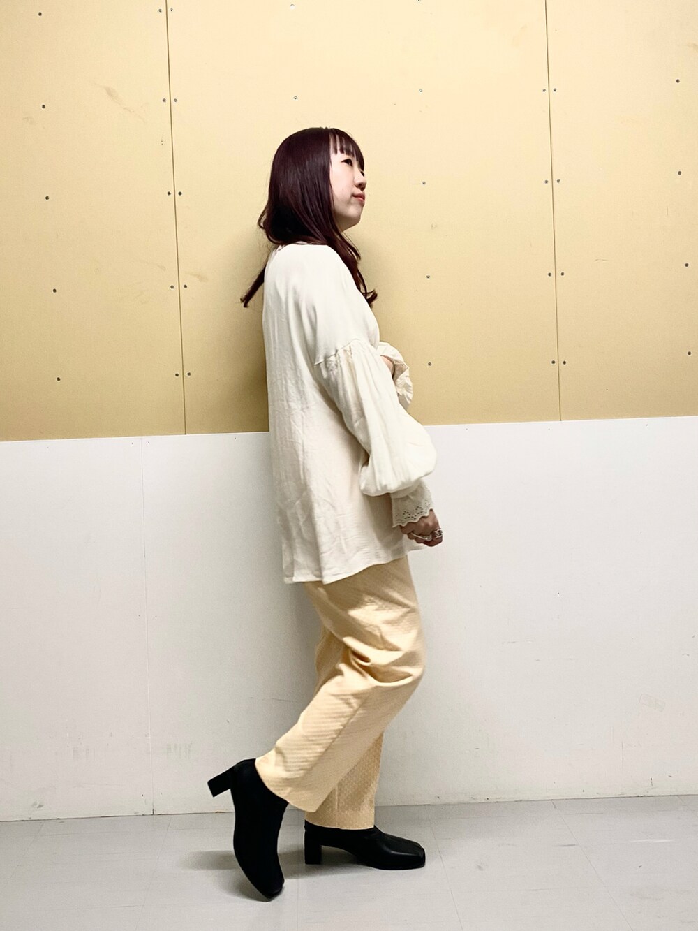 「私の推しブランド、KBF、SMELLY、PHILIPPE AUDIBERT、春コーデ、オレンジ、テーパードパンツ、ブラウス、レイヤードスタイル、ショートブーツ、春カラー、低身長、大人カジュアル、大人ガーリー、フリル」|「KBFのアイテム(パンツ、オレンジ系)」を使った、ひーさんさん(レディース・154cm)の冬コーディネートの4枚目の写真