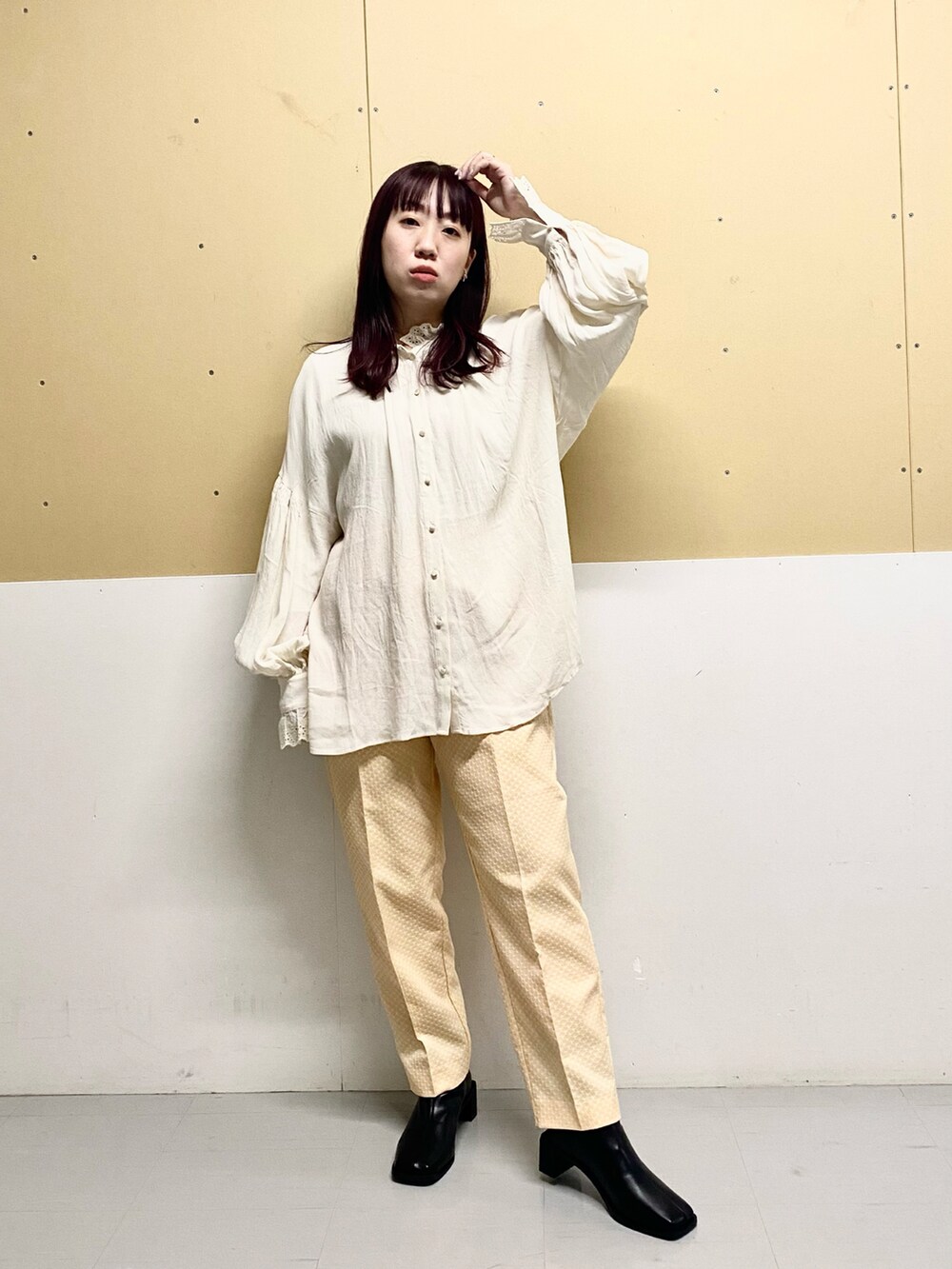 「私の推しブランド、KBF、SMELLY、PHILIPPE AUDIBERT、春コーデ、オレンジ、テーパードパンツ、ブラウス、レイヤードスタイル、ショートブーツ、春カラー、低身長、大人カジュアル、大人ガーリー、フリル」|「KBFのアイテム(パンツ、オレンジ系)」を使った、ひーさんさん(レディース・154cm)の冬コーディネートの5枚目の写真
