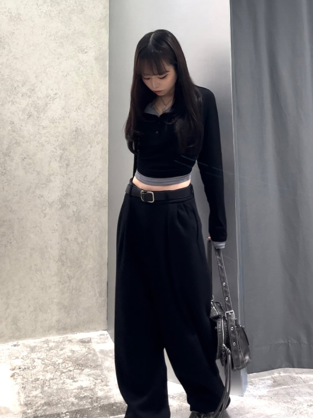 「秋服準備はじめました、秋のコーデ、大人コーデ、オトナカワイイ、おでかけコーデ、今日のコーデ、デートコーデ、おしゃれさんと繋がりたい、秋服、低身長、低身長コーデ、骨格ストレート、イエベ秋、レイヤードスタイル、シンプル」|「WHO'S WHO galleryのレイヤードヘンリートップス(Tシャツ/カットソー、ブラック系)」を使った、misakiさん(骨格ストレート・レディース・145cm)の秋コーディネートの2枚目の写真