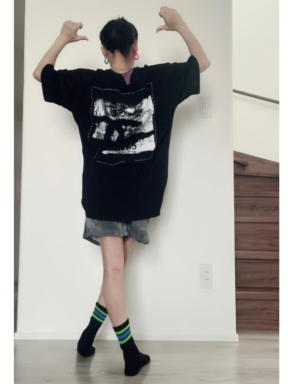 その他のソックス/靴下を着用したレディースの春コーディネートの2枚目の写真