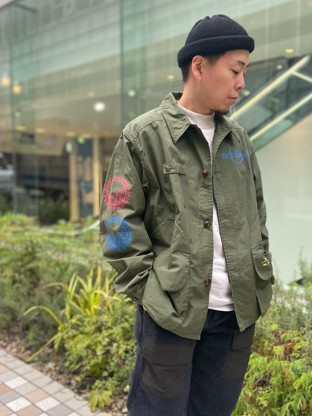 「BEAVER、BEAVER名古屋、CAL O LINE、ハンティングジャケット、大人カジュアル、大人コーデ、ミリタリージャケット、カジュアルコーデ、clarks、クラークス、デザートブーツ、今日のコーデ、春コーデ、春アウター、コラボ」｜「CAL O LINEのCAL O LINE × BEAVER / キャルオーライン×ビーバー　MULTIPRINT HUNTING JACKET マルチプリントハンティングジャケット（ブルゾン、グリーン系）」を使った、funatoさん（メンズ・166cm）の冬コーディネートの2枚目の写真