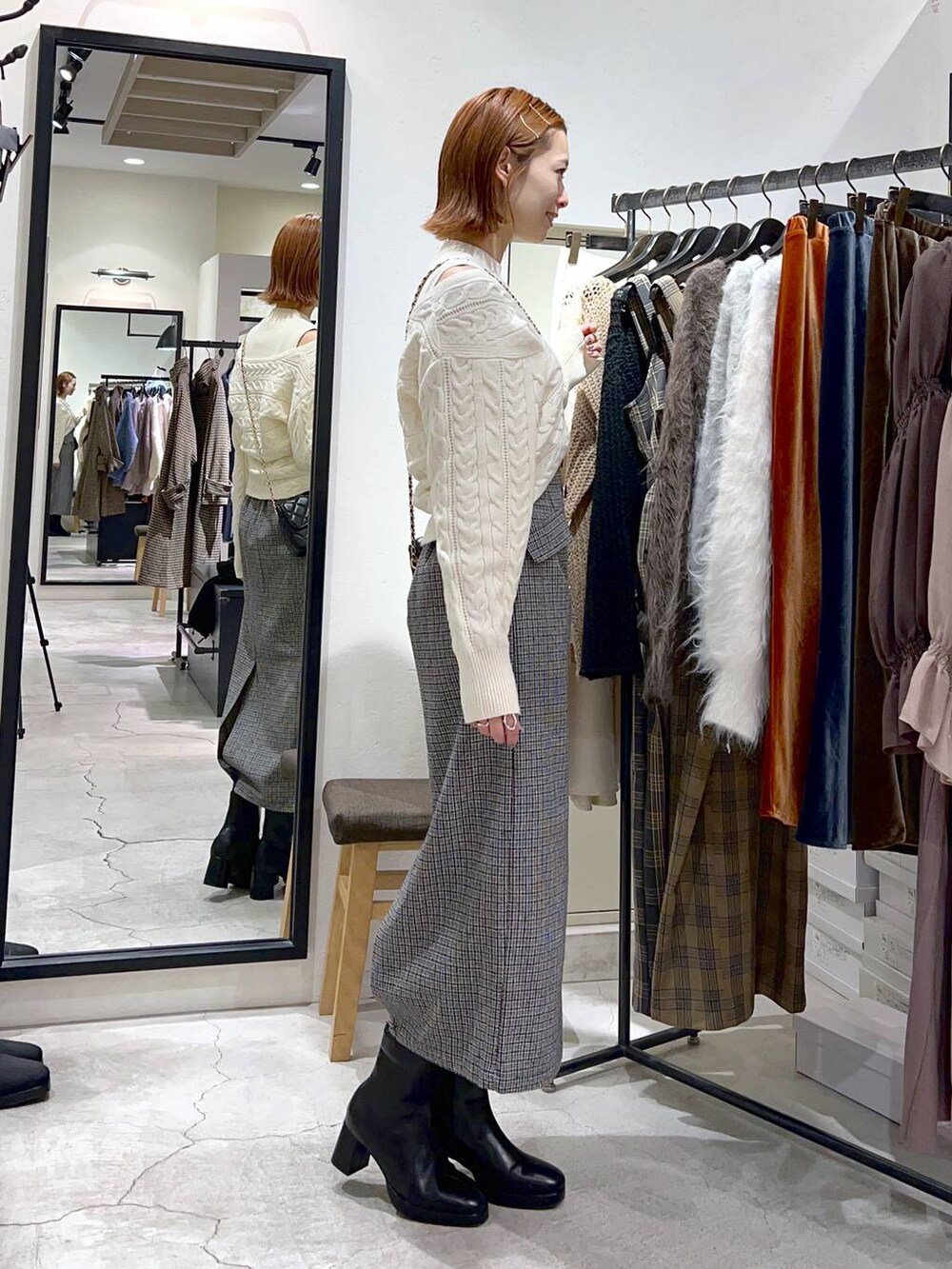 レディースの秋コーディネートの2枚目の写真