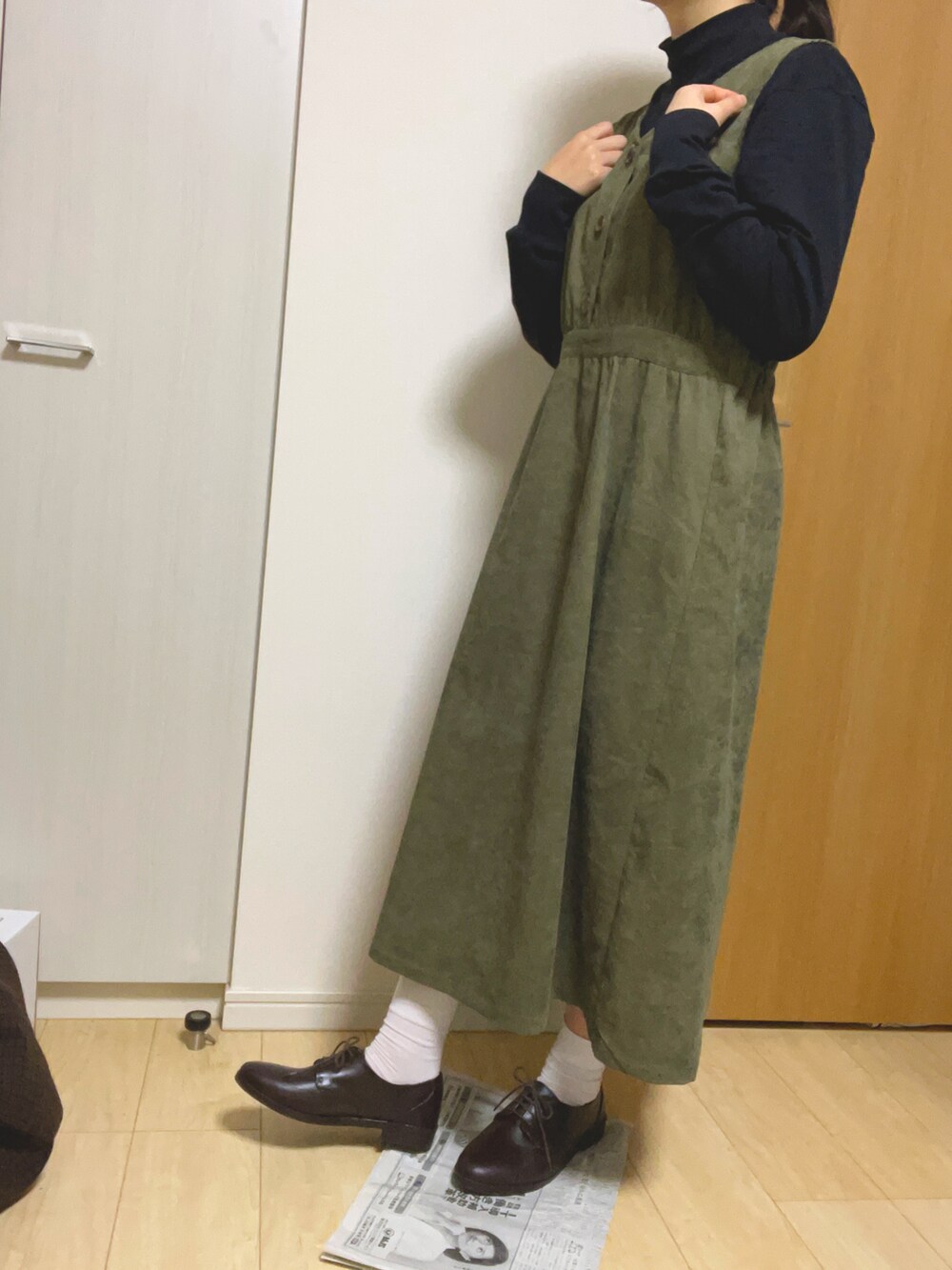 「オリエンタルトラフィック、UNIQLO、CPCM、ehka sopo、スカートスタイル、冬コーデ、チェックコート、ジャンパースカート、ステンカラーコート、ヒートテックコットンモックネックT、レインシューズ」｜「ORiental TRafficのレイン★レースアップレインシューズ★R-1010（レインシューズ、ブラウン系）」を使った、ぷくさん（レディース・157cm）の冬コーディネートの2枚目の写真