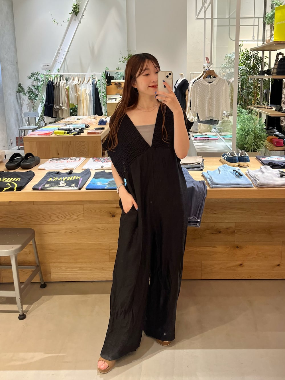 「Kastane、夏コーデ、オールインワン、チョーカー」｜「Kastaneの【fiw.】天然石チョーカー（チョーカー、ブラック系）」を使った、itabaさん（レディース・161cm）の春コーディネートの2枚目の写真