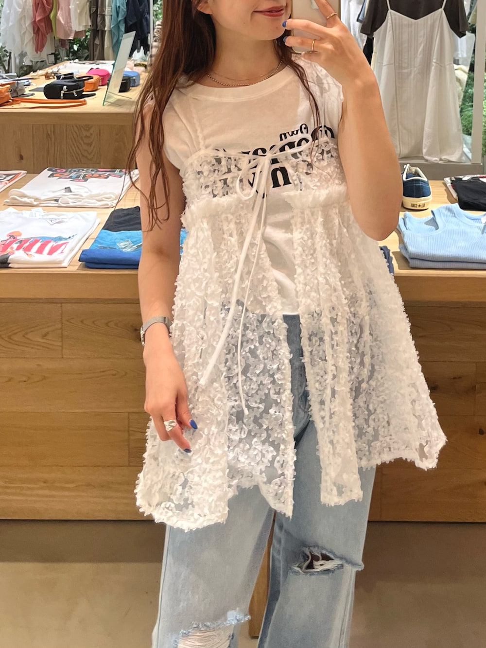 「Kastane、チュニック、夏コーデ、レイヤードスタイル、デニム」｜「Kastaneの【Kolors like you/2WAY】charm＆bostonbag（ボストンバッグ、オレンジ系）」を使った、itabaさん（レディース・161cm）の春コーディネートの3枚目の写真