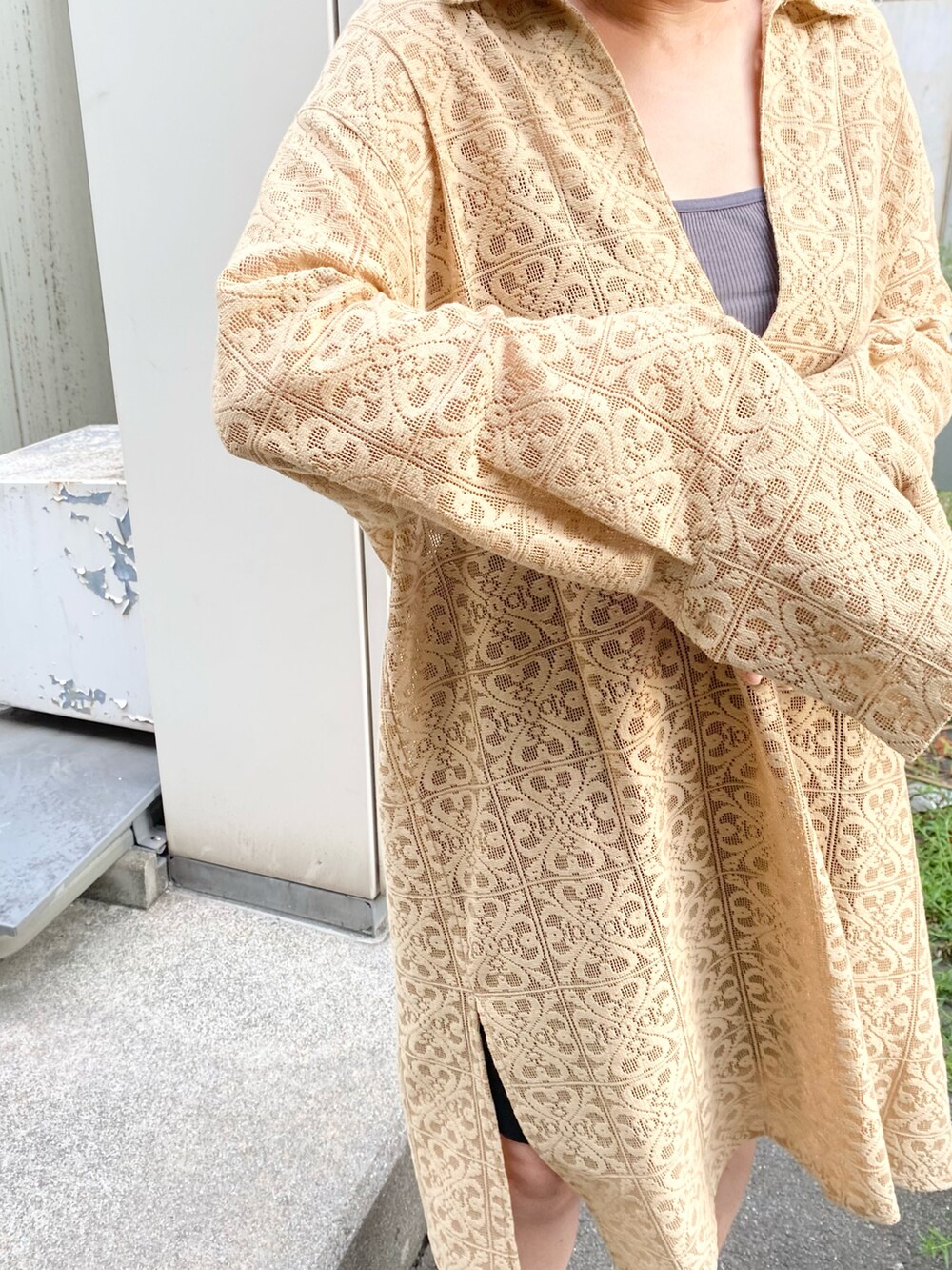 「ワンピース、ブーツ、サイドゴアブーツ、レース、ショートパンツ、23AW秋の新作、秋のコーデ、ワントーンコーデ、低身長、148cm」｜「KBFのスキッパーレースワンピース（ワンピース、ベージュ系）」を使った、IMOKOさん（レディース・148cm）の秋コーディネートの2枚目の写真