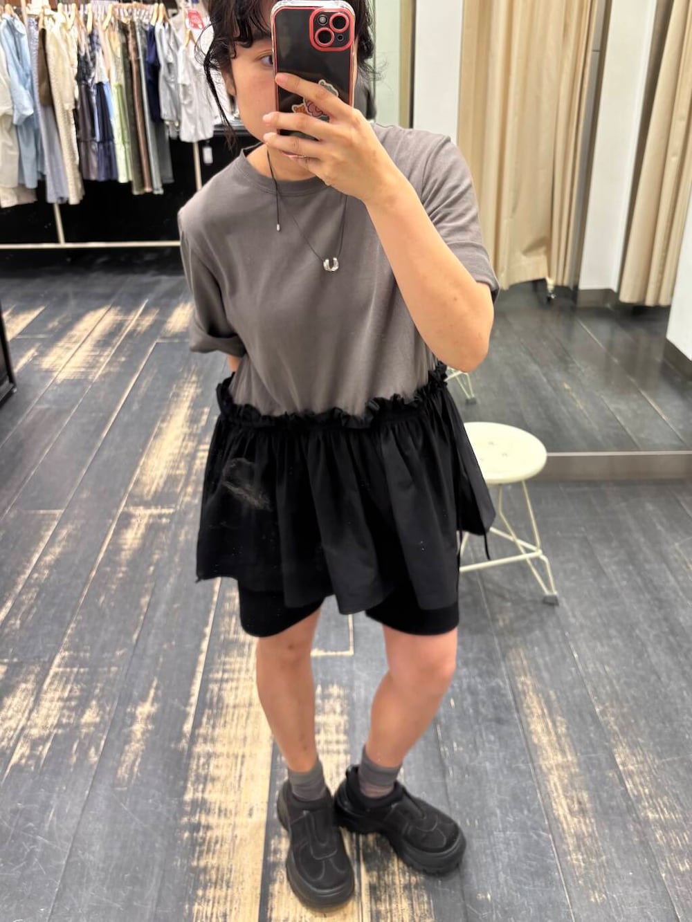 「ブラック、ブラウス、KBF、シューズ、レース、ペプラム、低身長、ショートパンツ、骨格ストレート、スパッツ、ショルダーバック、バック、初夏のお出かけコーデ、シャツが主役の夏コーデ、sip2412」｜「KBFのシアーエンブロイダリーBAG（ショルダーバッグ、ブルー系）」を使った、IMOKOさん（レディース・148cm）の夏コーディネートの3枚目の写真