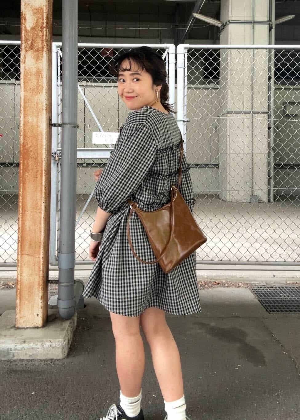 IMOKOさんの「ダブルスリムショルダーBAG（KBF）」を使ったコーディネートの6枚目の写真